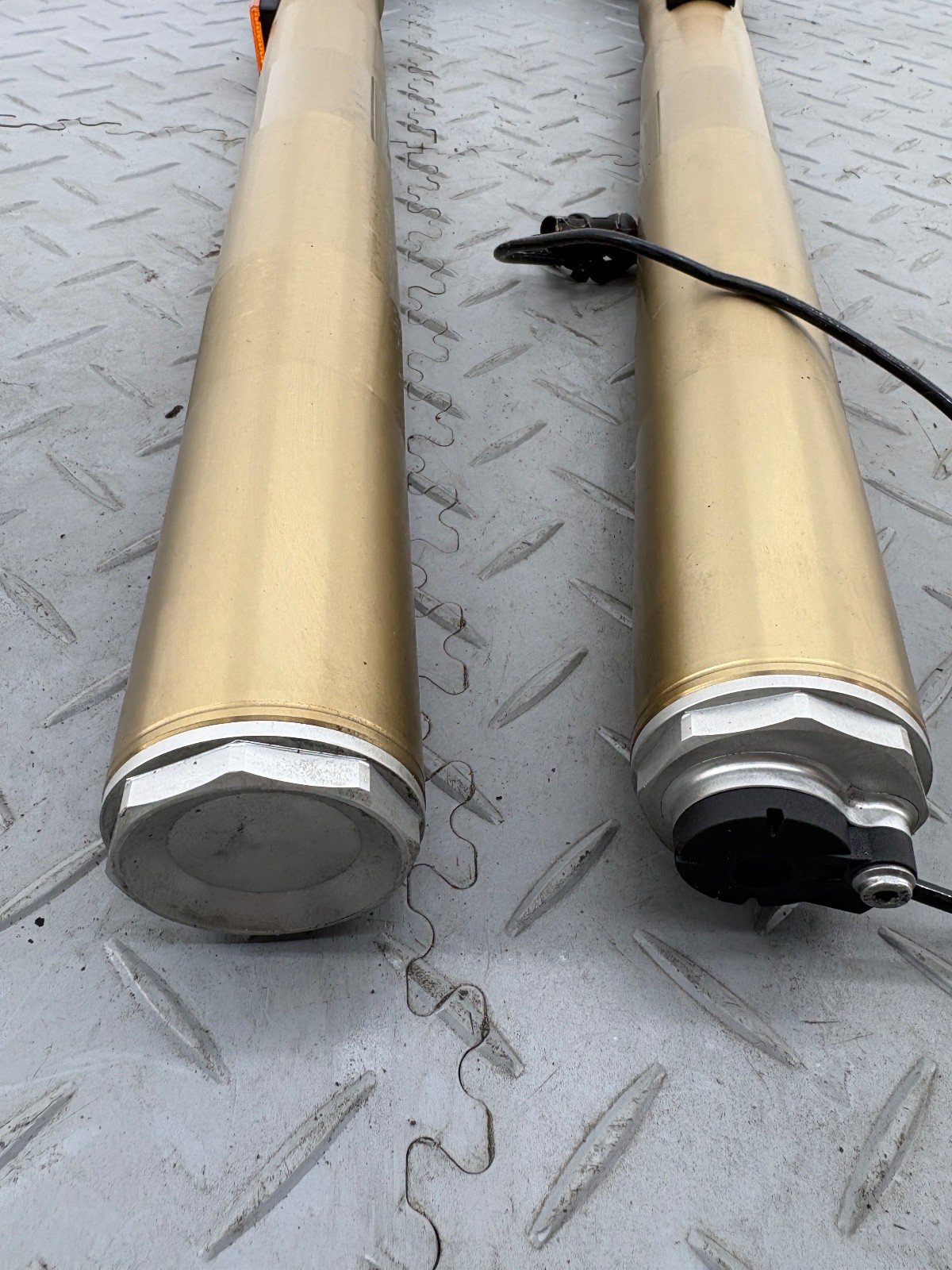 BMW S1000XR TE K69 2021 FORK LEGS PAIR RIGHT LEFT MARZOCCHI 8358650 8358649 N2 - Image 2