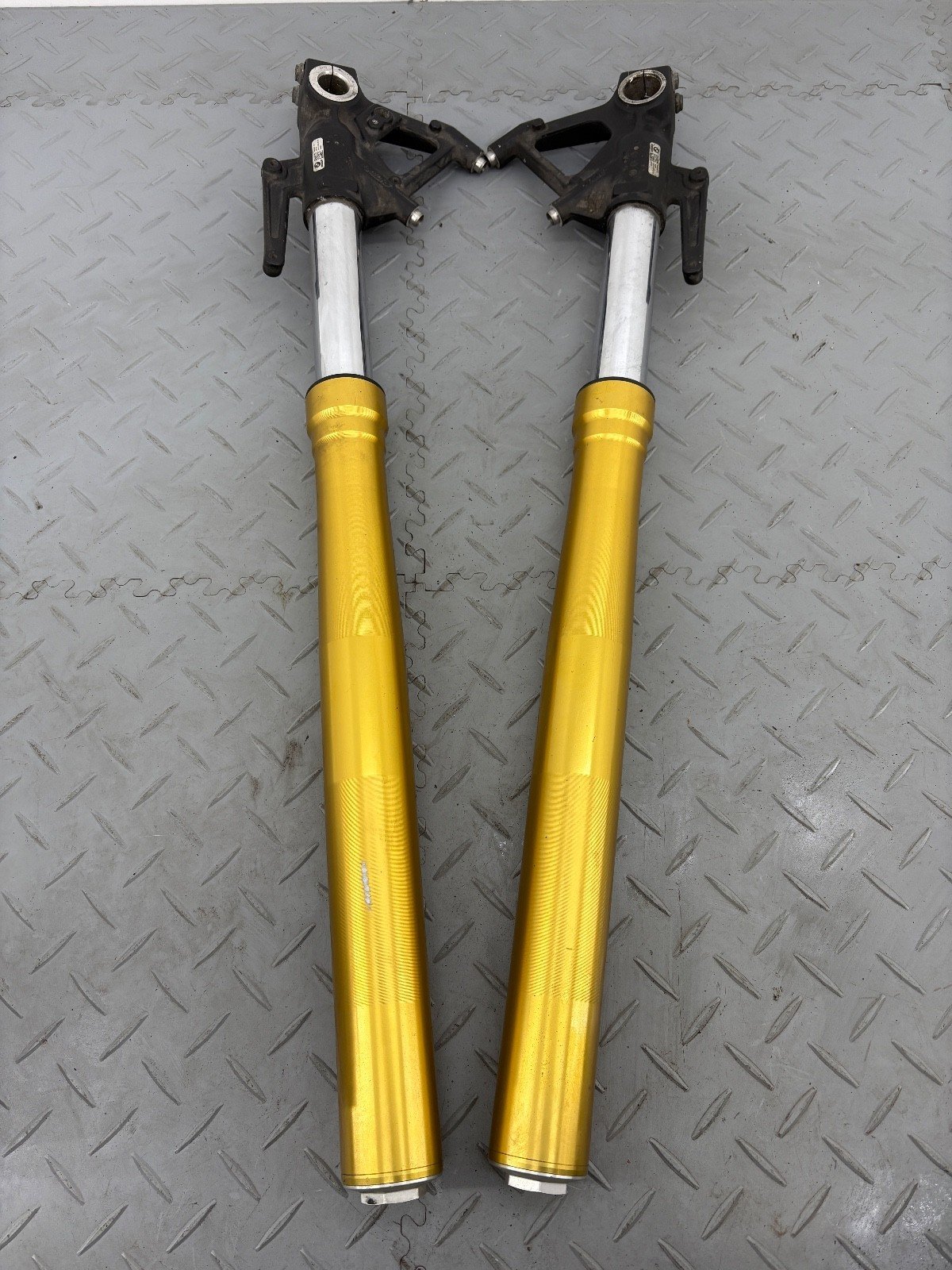 BMW F900R F900XR 2020 FRONT FORK FORKS LEGS PAIR STANCHION 9467898 & 9467897 - Image 2