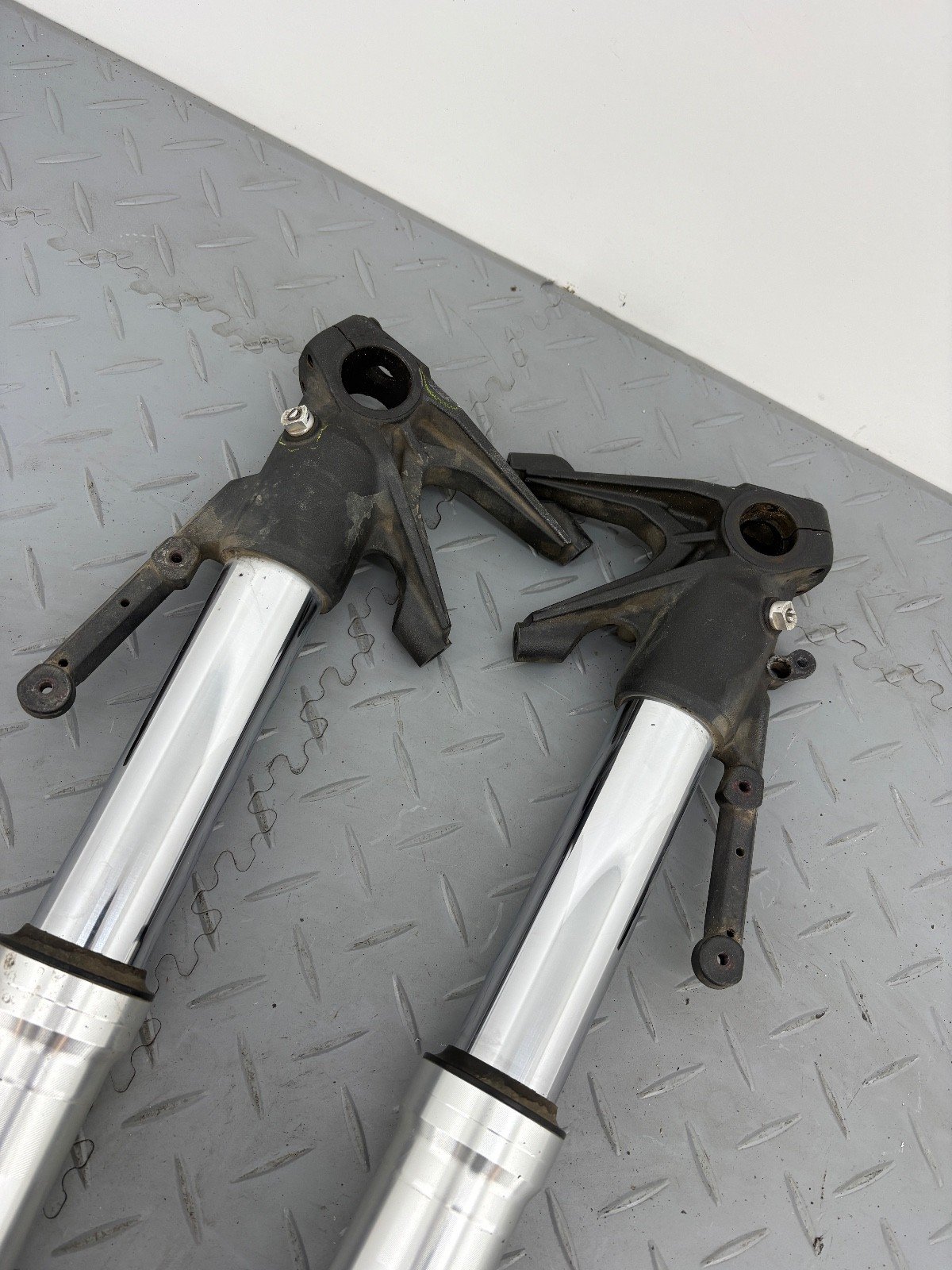 DUCATI MULTISTRADA 1200 S 2016 FORK LEGS PAIR STANCHION RIGHT LEFT - Image 12
