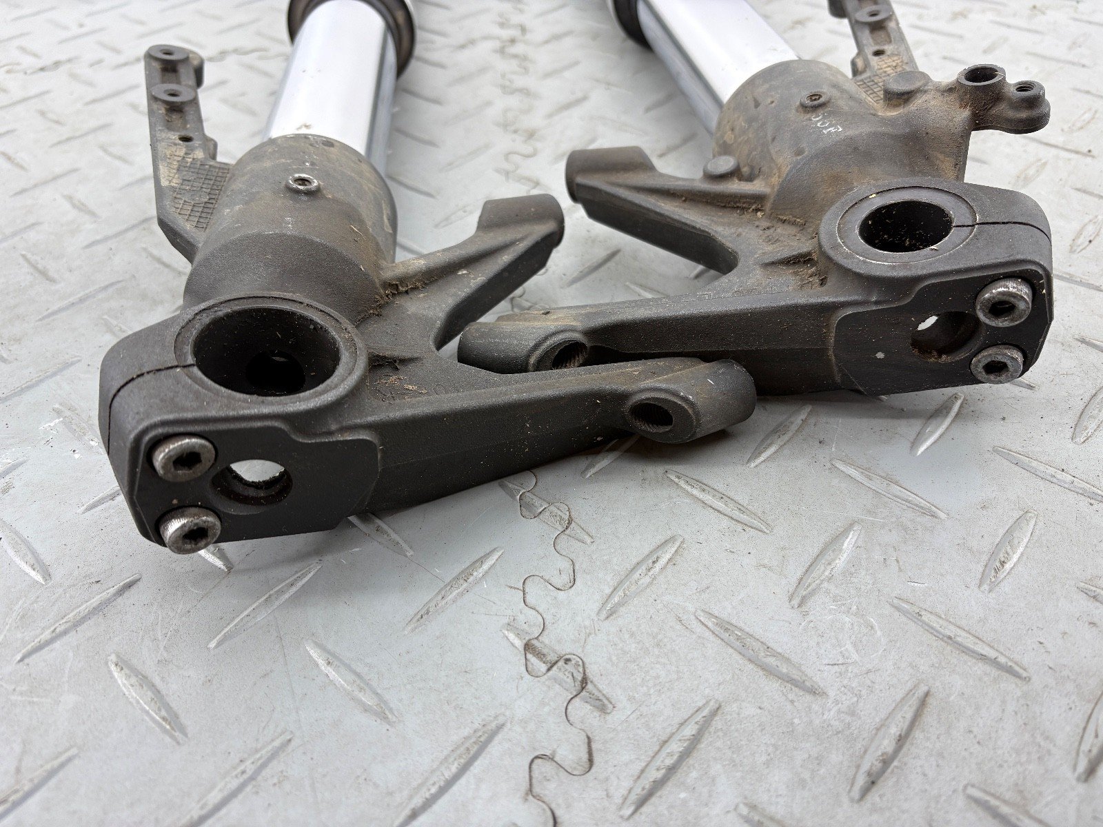 DUCATI MULTISTRADA 1200 S 2016 FORK LEGS PAIR STANCHION RIGHT LEFT - Image 20