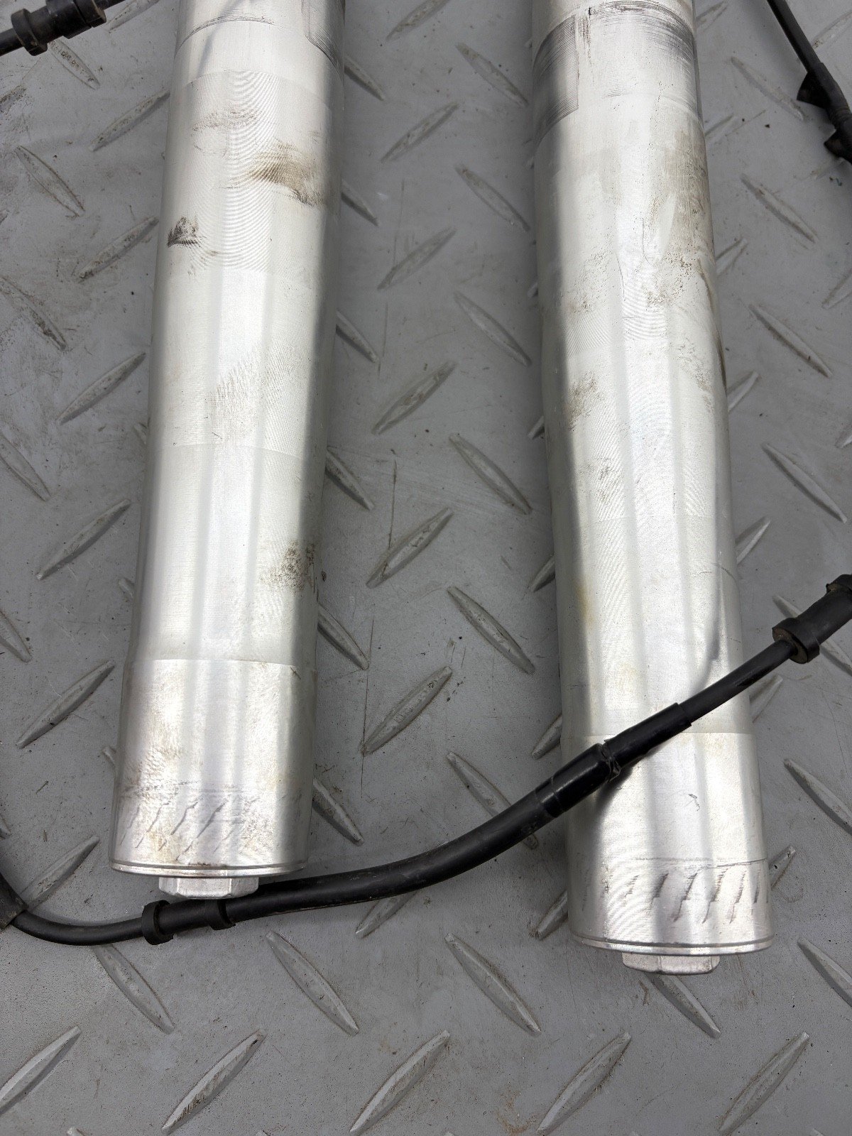 YAMAHA TMAX 530 2017 FRONT FORK LEGS PAIR STANCHION RIGHT LEFT (SPARE OR REPAIR) - Image 8