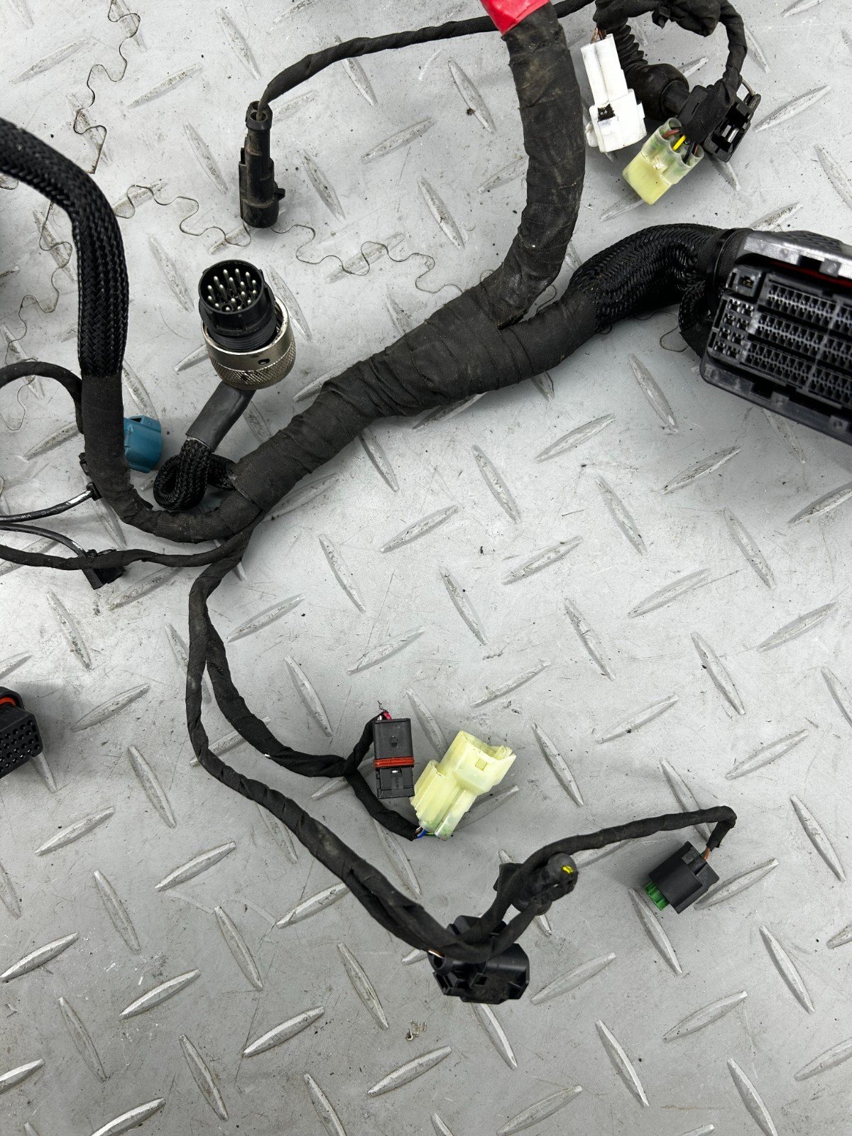DUCATI STREETFIGHTER V2 COMPLETE ENGINE WIRING LOOM DAMAGED 5101L011E (DAMADGED) - Image 3