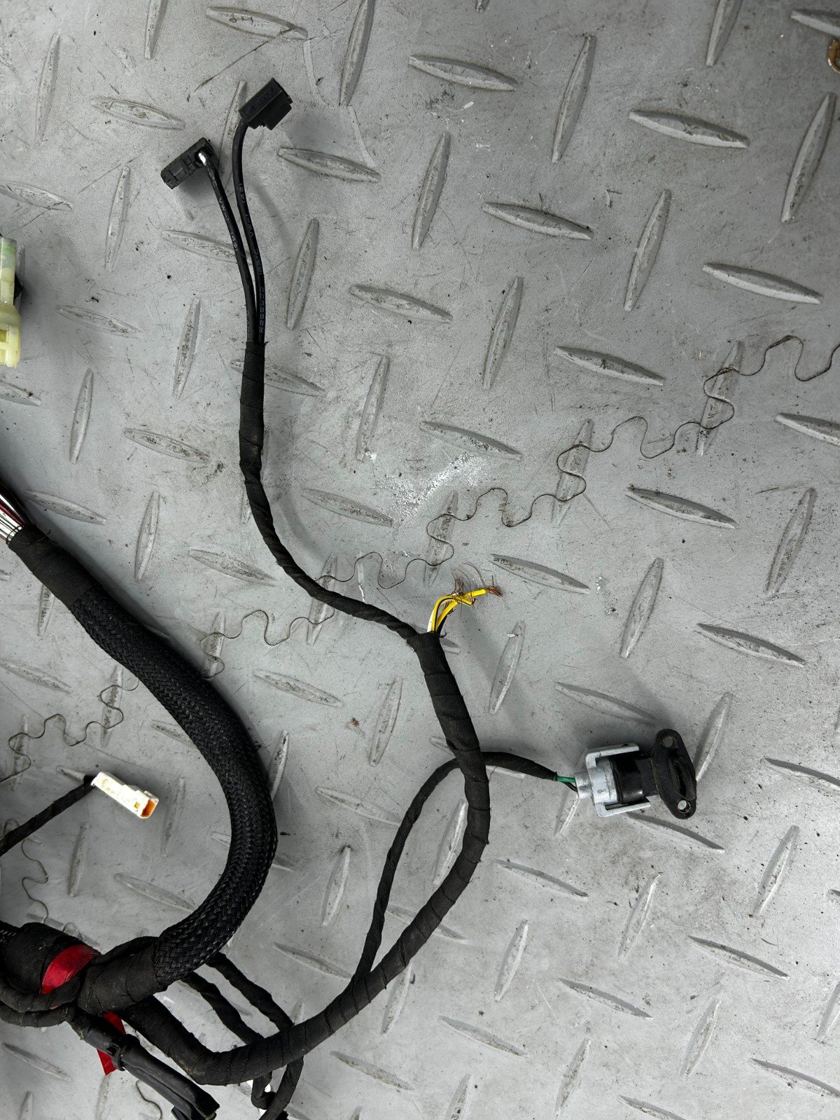 DUCATI STREETFIGHTER V2 COMPLETE ENGINE WIRING LOOM DAMAGED 5101L011E (DAMADGED) - Image 9