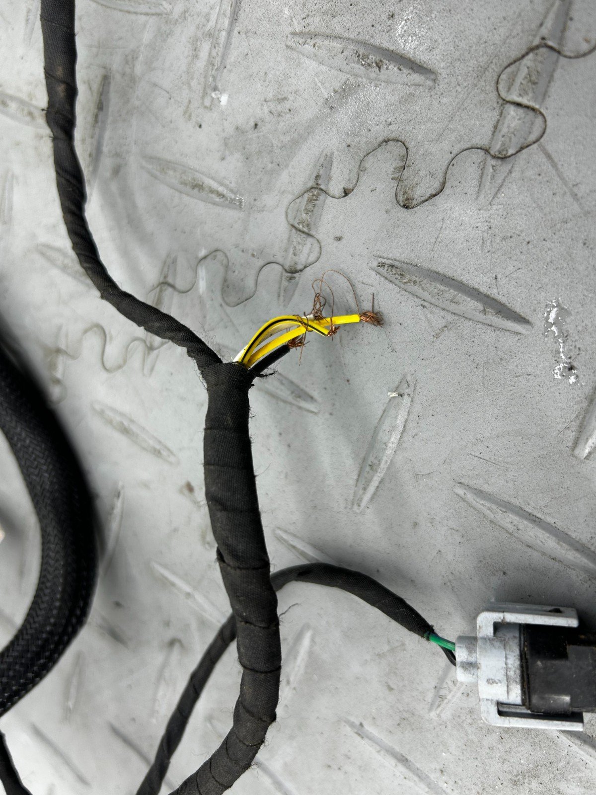 DUCATI STREETFIGHTER V2 COMPLETE ENGINE WIRING LOOM DAMAGED 5101L011E (DAMADGED) - Image 10