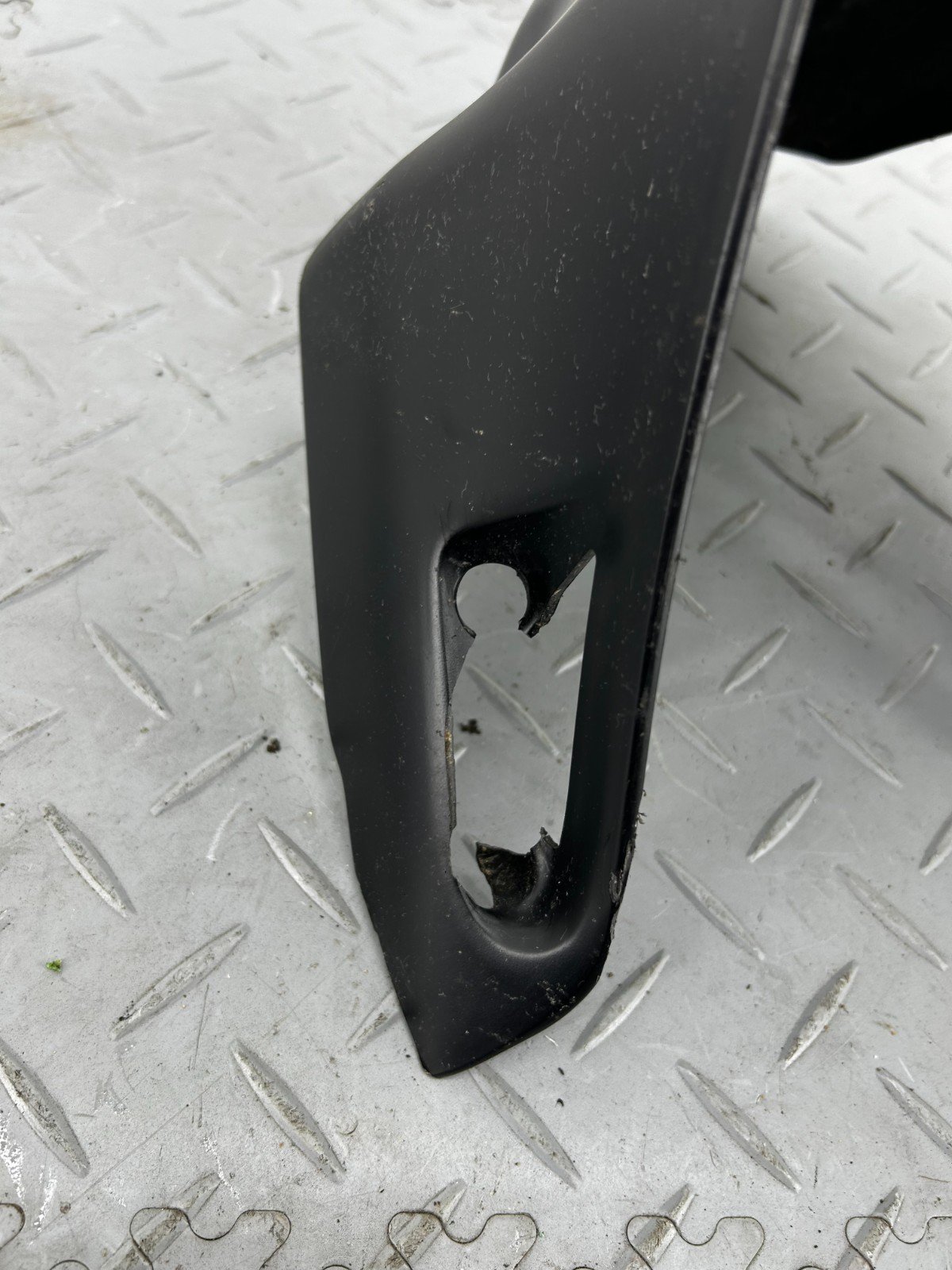DUCATI STREETFIGHTER V2 2023 FRONT MUD GUARD FENDER COVER 56416632AK (DAMADGED) - Image 8