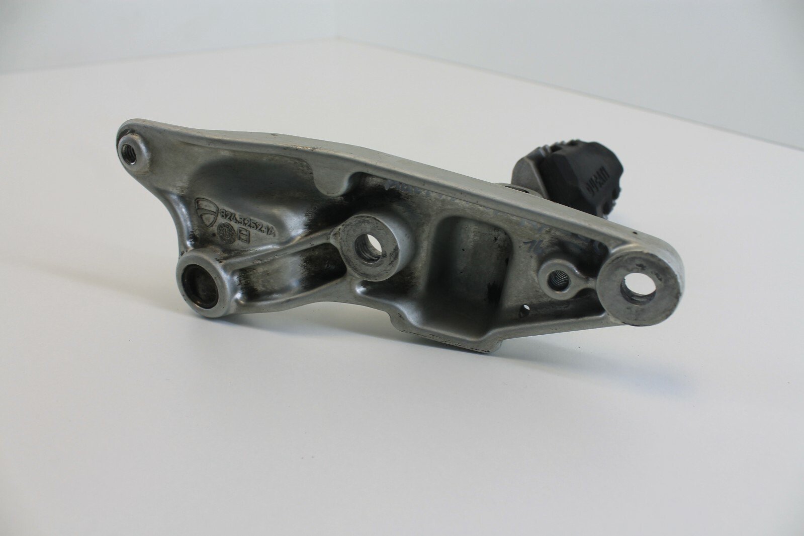 DUCATI MULTISTRADA 2016 RIGHT DRIVER FOOT REST FOOTREST HANGER MOUNT BRACKET PEG - Image 4