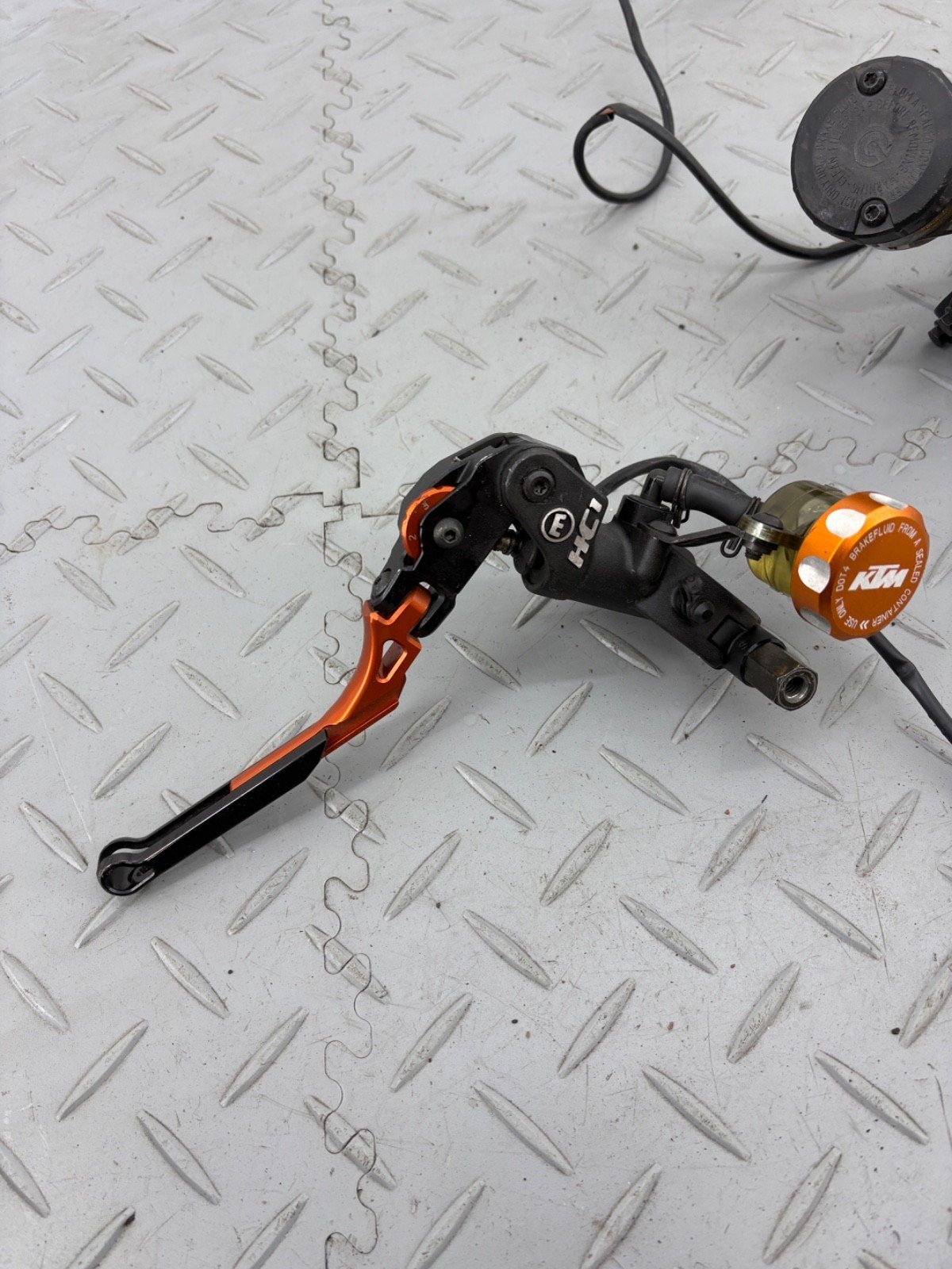KTM SUPERDUKE 1290 GT 2021 CLUTCH & FRONT BRAKE MASTER CYLINDER POWERPARTS LEVER - Image 2