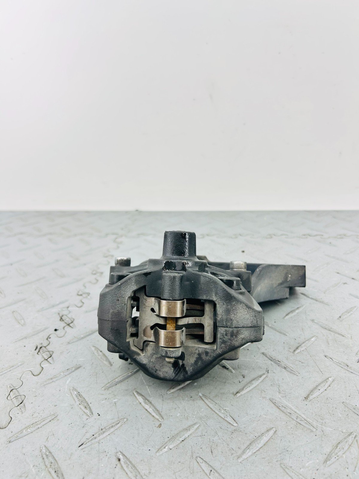 KAWASAKI ZX-14 ZX-14 ZZR 1400 ZZR1400 2017 REAR BRAKE CALIPER WITH MOUNT - Image 2