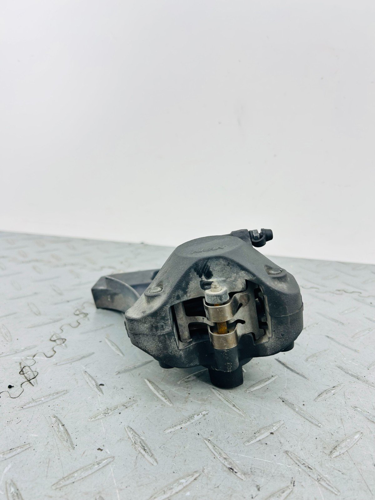 KAWASAKI ZX-14 ZX-14 ZZR 1400 ZZR1400 2017 REAR BRAKE CALIPER WITH MOUNT - Image 3