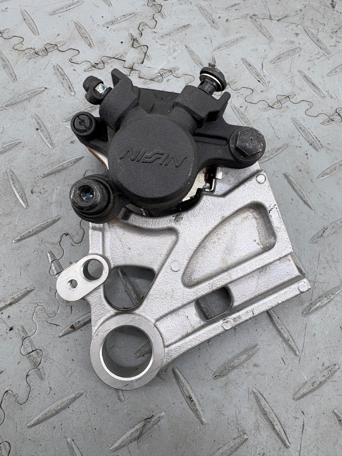 YAMAHA MT-09 MT09 RN69 2022 REAR BRAKE CALIPER & MOUNT BRACKET - Image 2