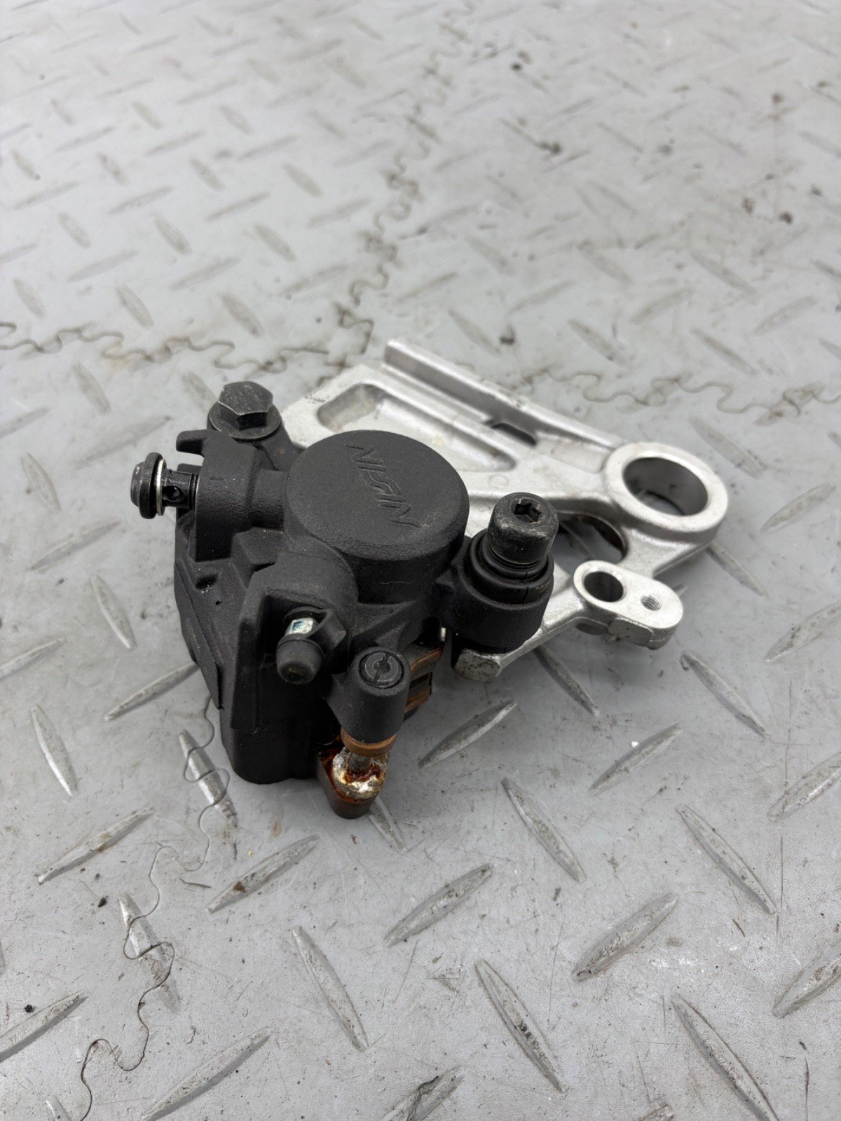 YAMAHA MT-09 MT09 RN69 2022 REAR BRAKE CALIPER & MOUNT BRACKET - Image 3