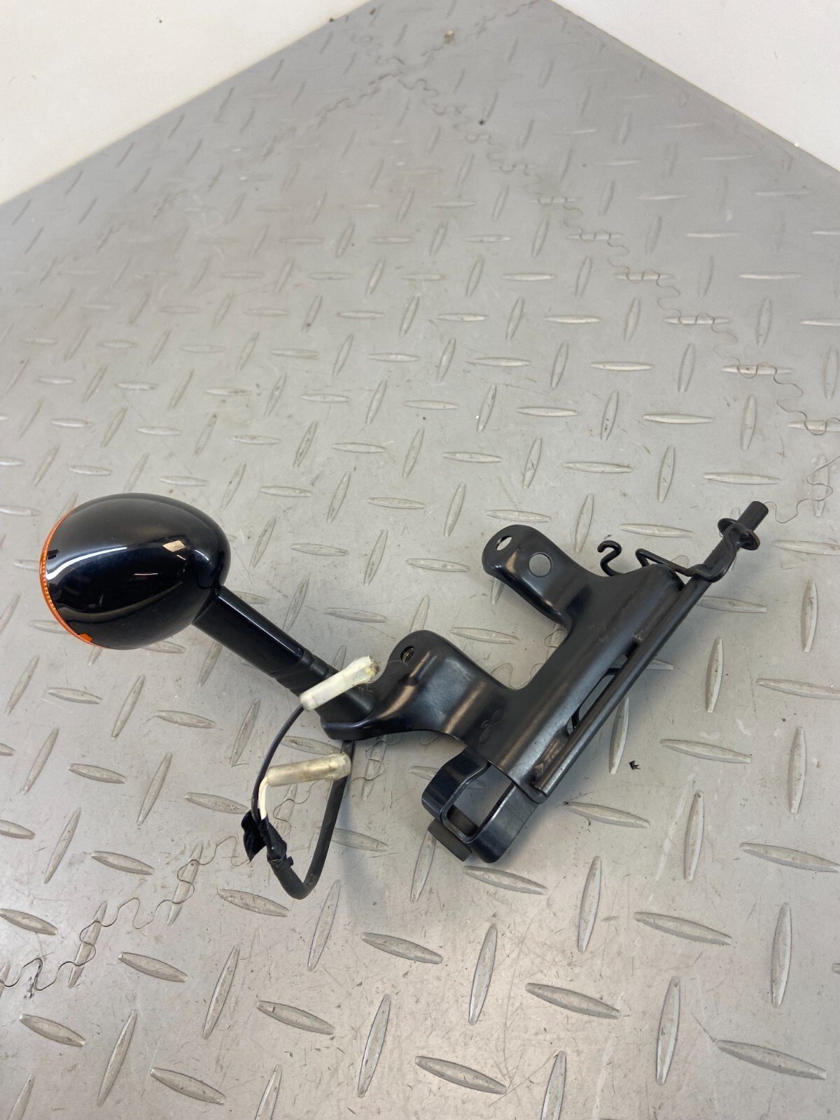 TRIUMPH THRUXTON R 1200 2017 LEFT TURN INDICATOR SIGNAL HEADLIGHT BRACKET MOUNT - Image 2