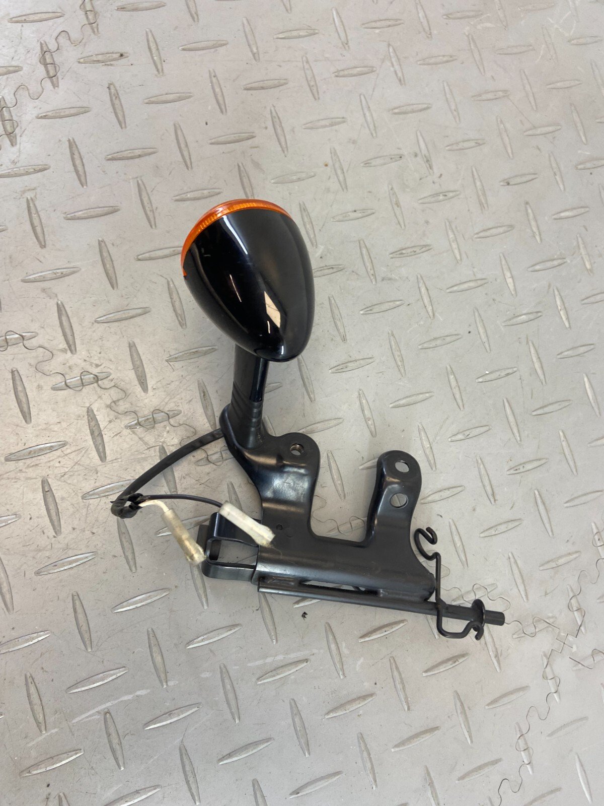 TRIUMPH THRUXTON R 1200 2017 LEFT TURN INDICATOR SIGNAL HEADLIGHT BRACKET MOUNT - Image 4