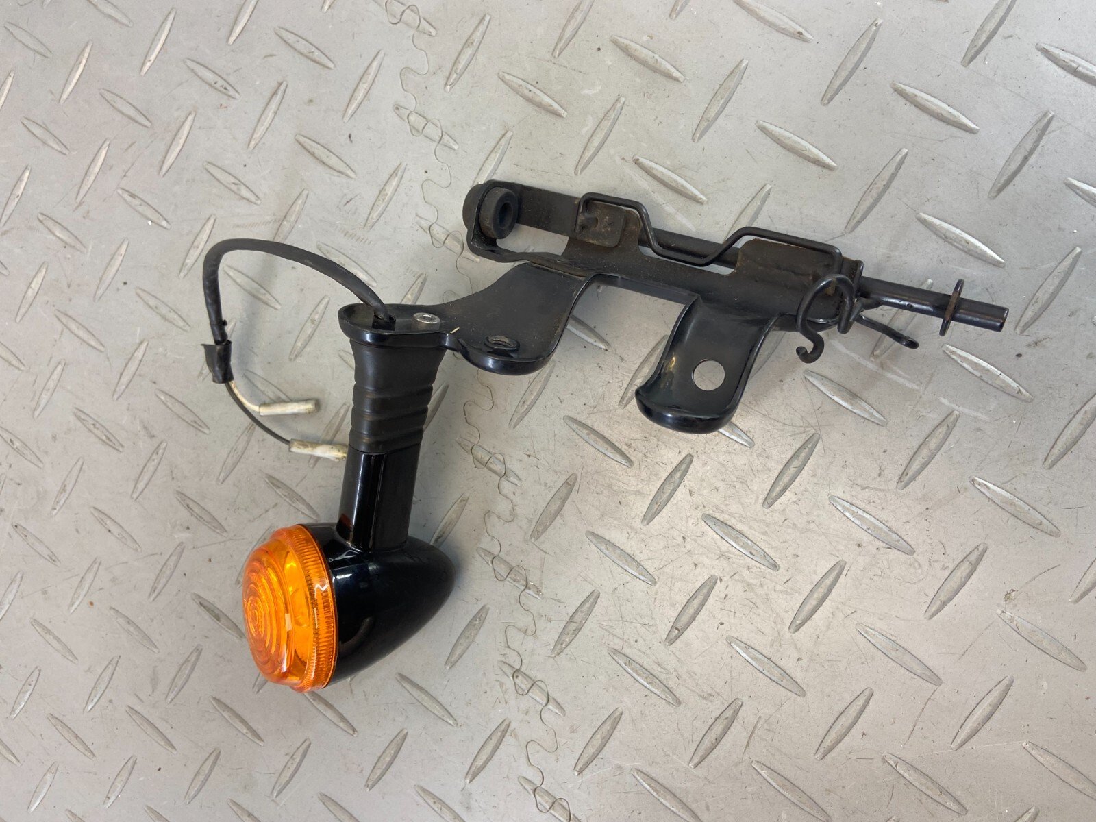 TRIUMPH THRUXTON R 1200 2017 LEFT TURN INDICATOR SIGNAL HEADLIGHT BRACKET MOUNT - Image 6