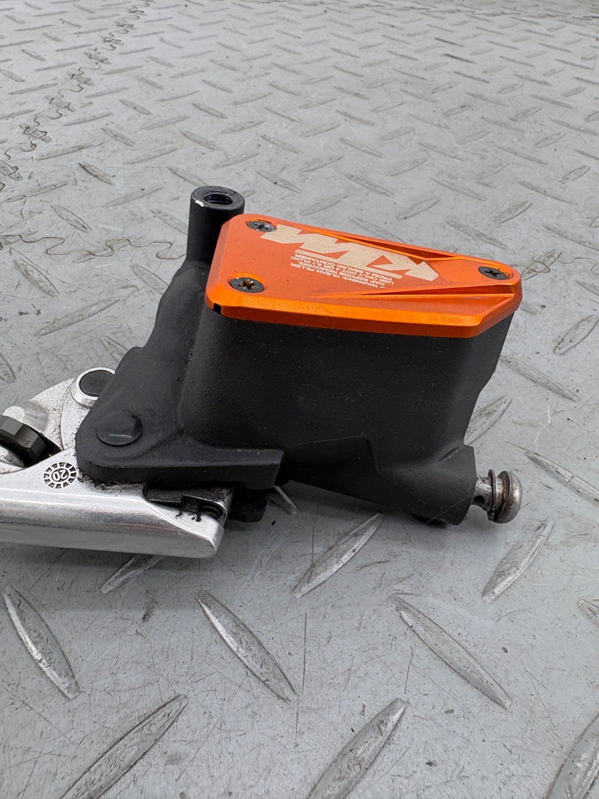 KTM ADVENTURE 890 2021 FRONT BRAKE MASTER CYLINDER - Image 5