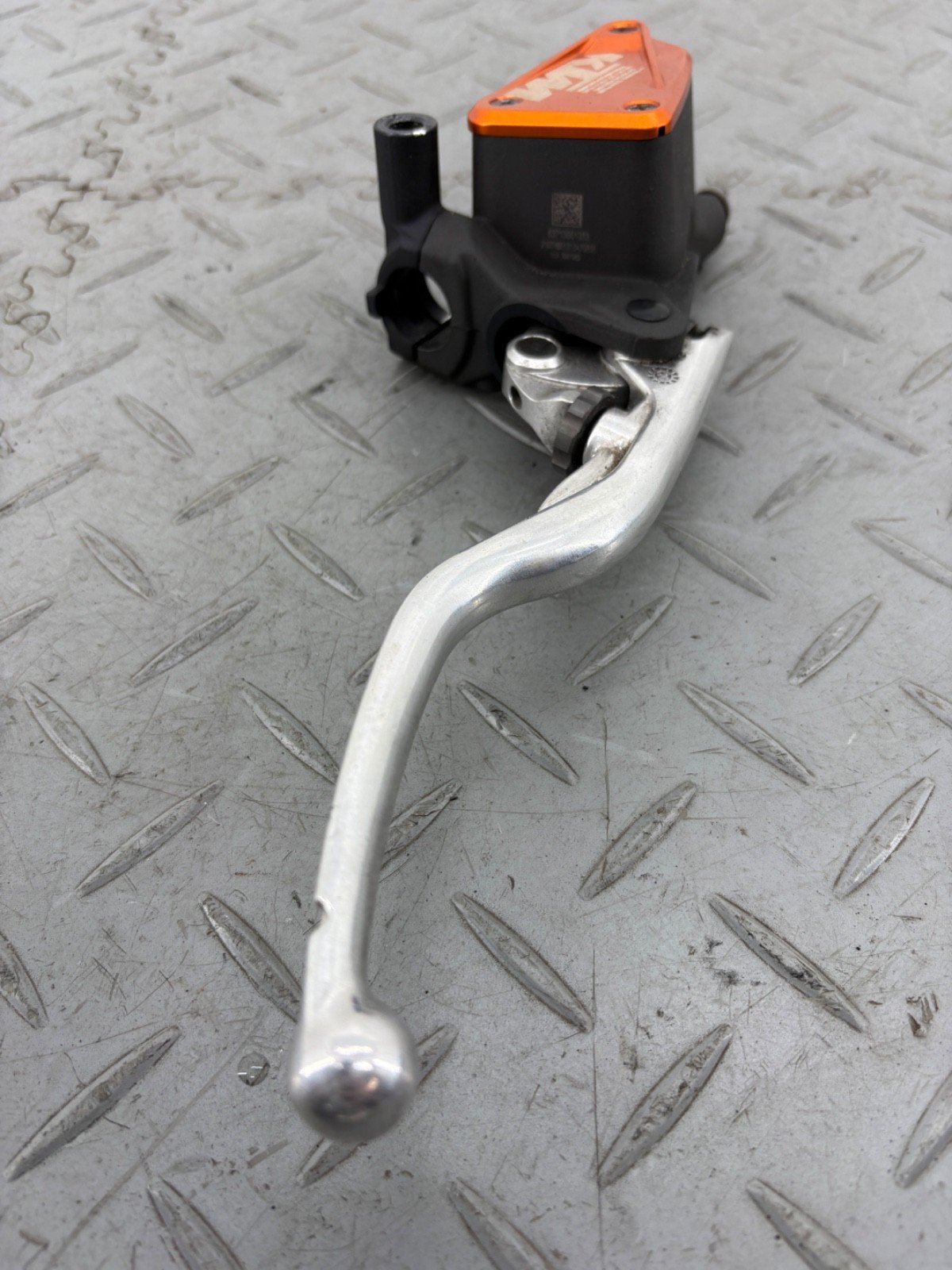 KTM ADVENTURE 890 2021 FRONT BRAKE MASTER CYLINDER - Image 6