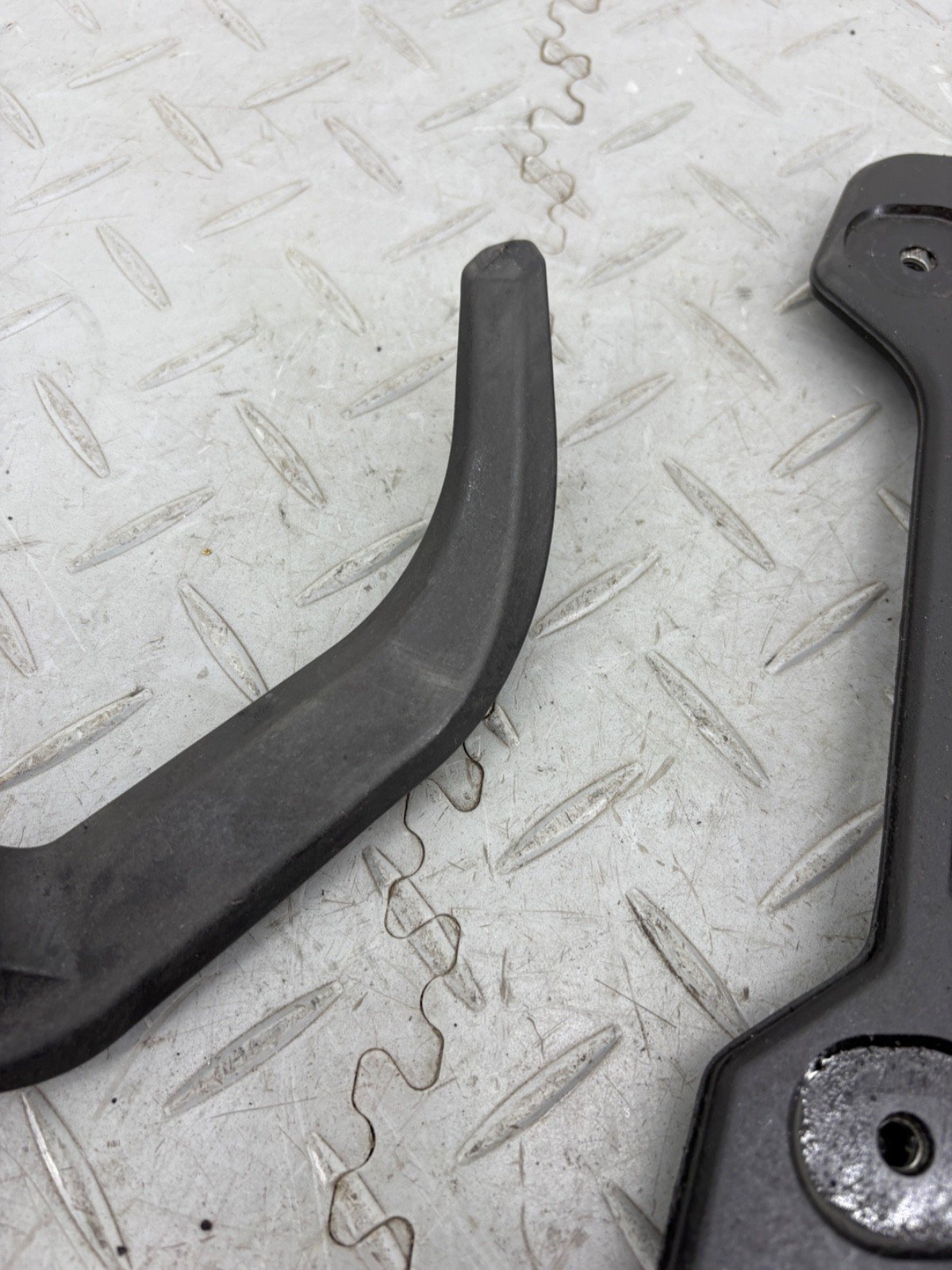KTM ADVENTURE 890 2021 REAR TOP BOX RACK METAL PLATE & GRAB RAILS 60312010000 - Image 4