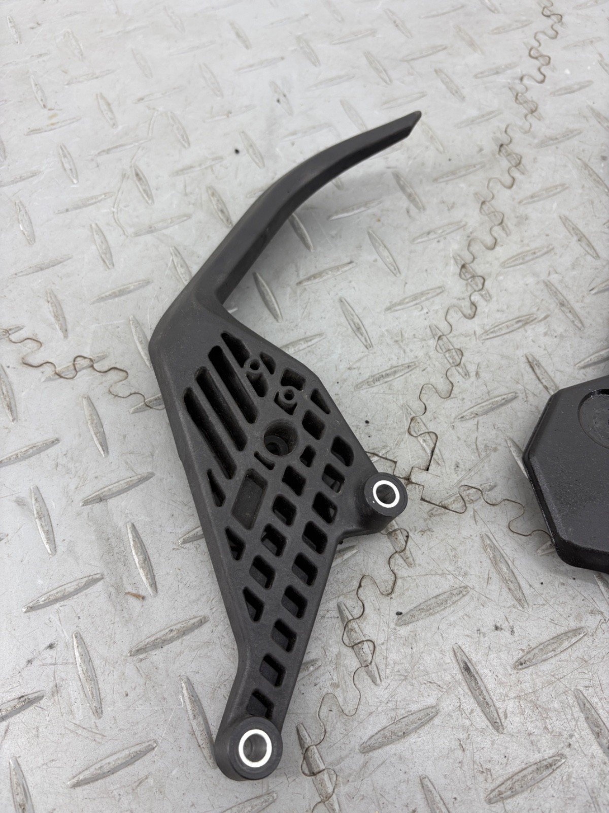 KTM ADVENTURE 890 2021 REAR TOP BOX RACK METAL PLATE & GRAB RAILS 60312010000 - Image 6