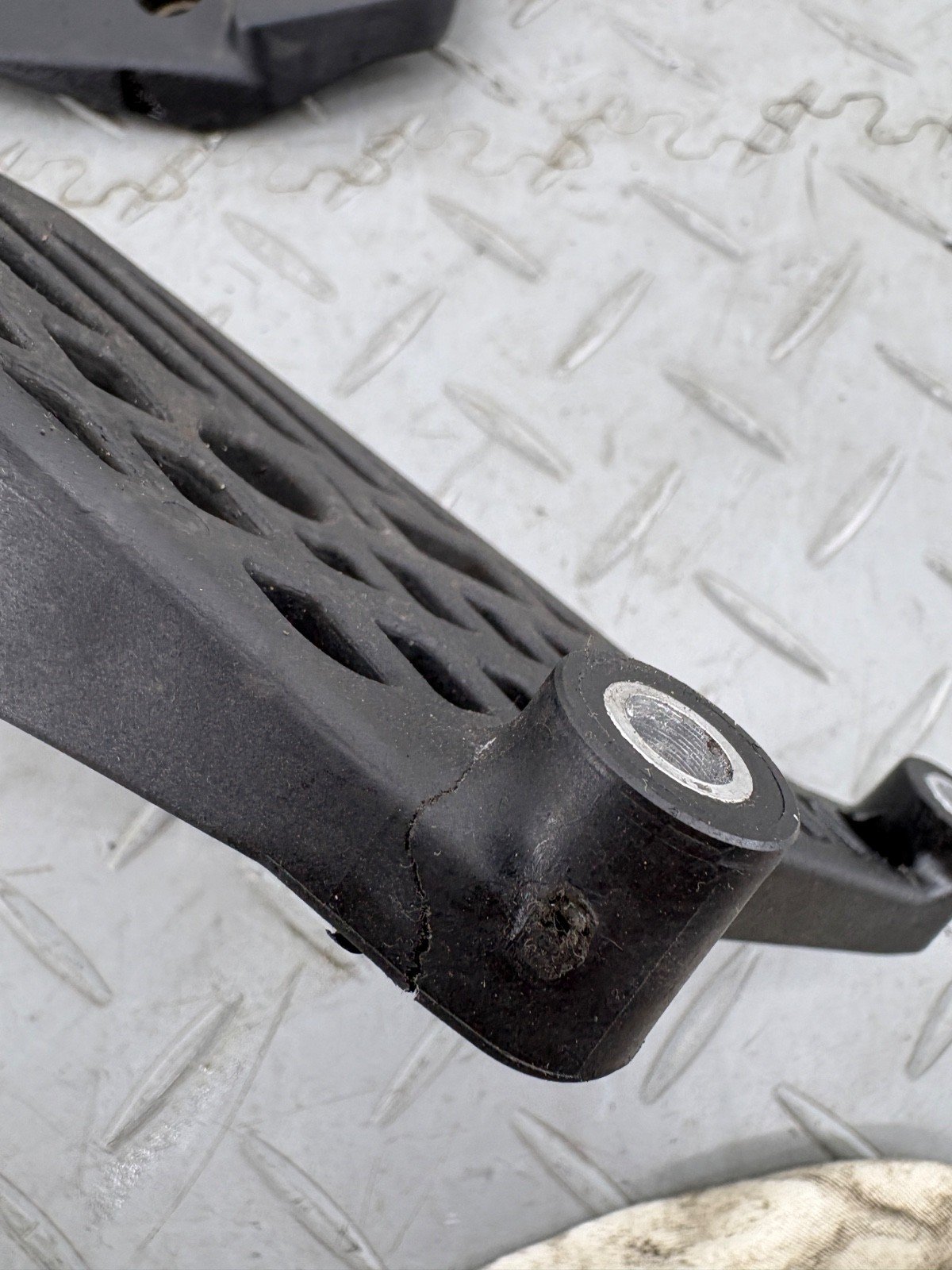 KTM ADVENTURE 890 2021 REAR TOP BOX RACK METAL PLATE & GRAB RAILS 60312010000 - Image 10