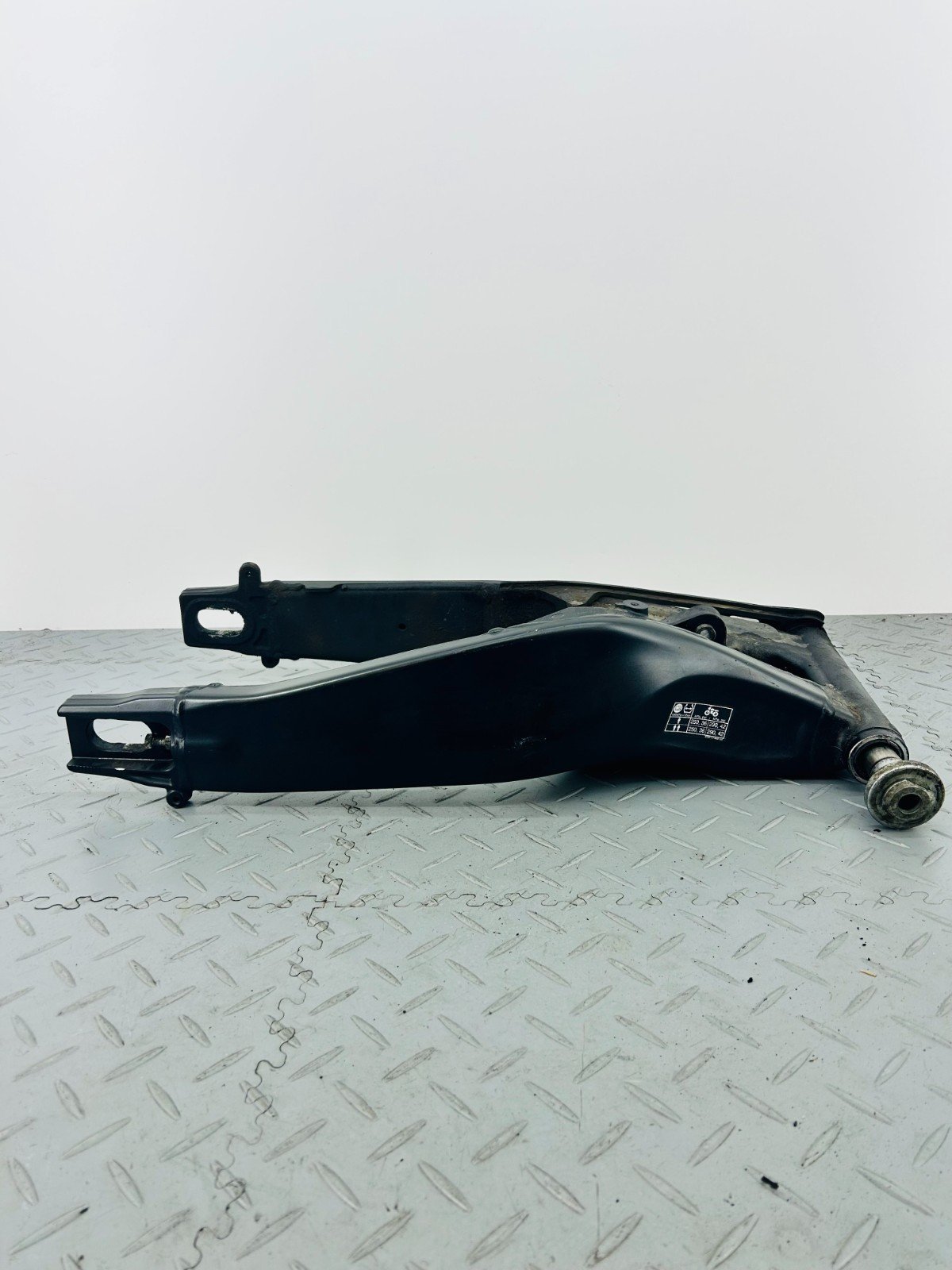 YAMAHA TRACER 9 GT RN70 REAR SWINGARM B5U221100000 - Image 3