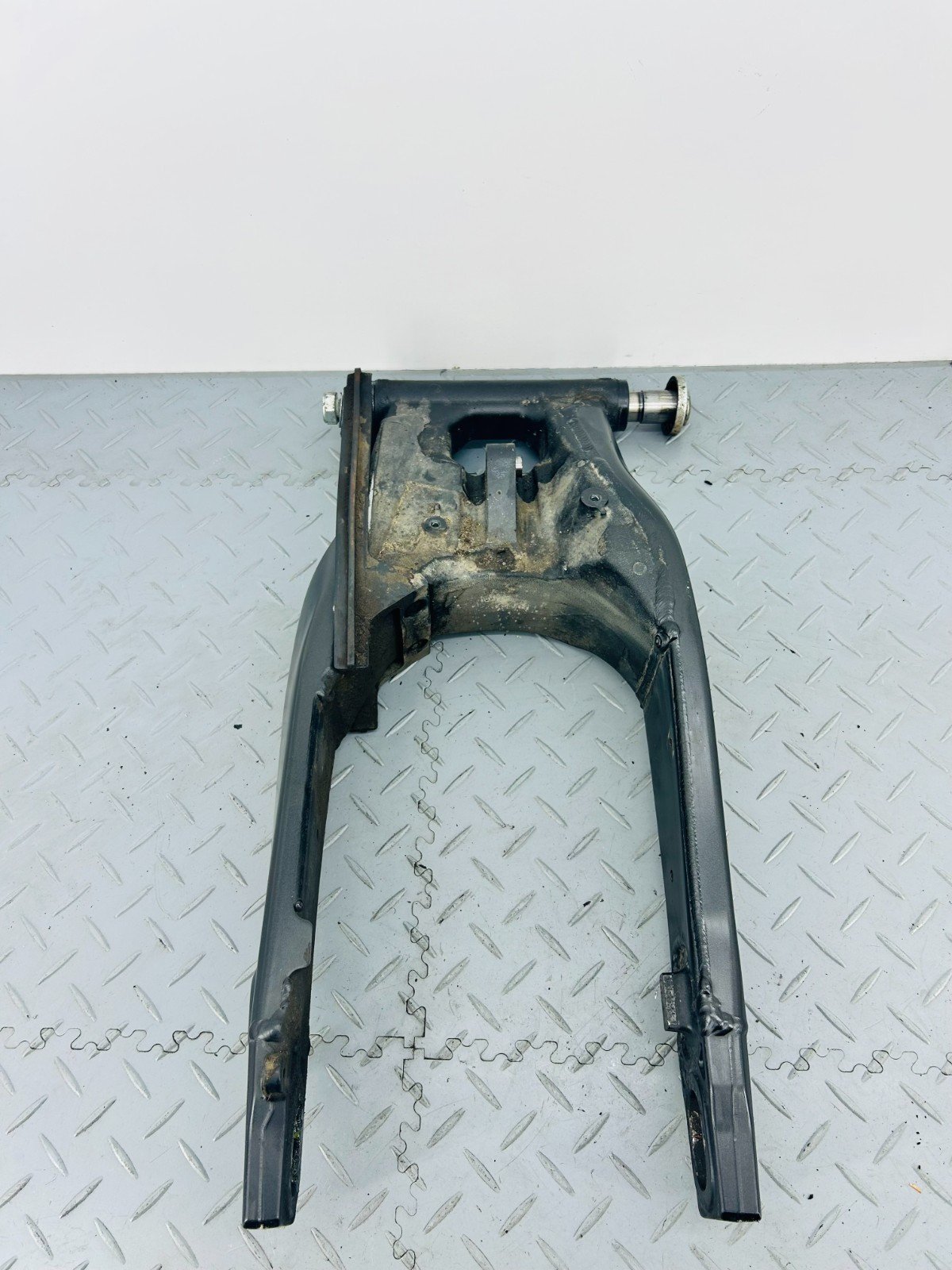 YAMAHA TRACER 9 GT RN70 REAR SWINGARM B5U221100000 - Image 4