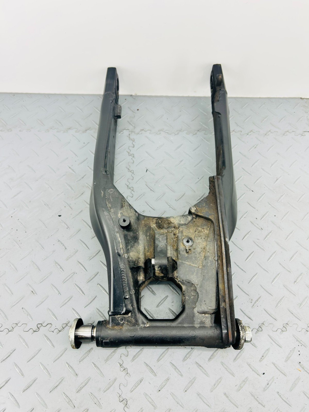 YAMAHA TRACER 9 GT RN70 REAR SWINGARM B5U221100000 - Image 10