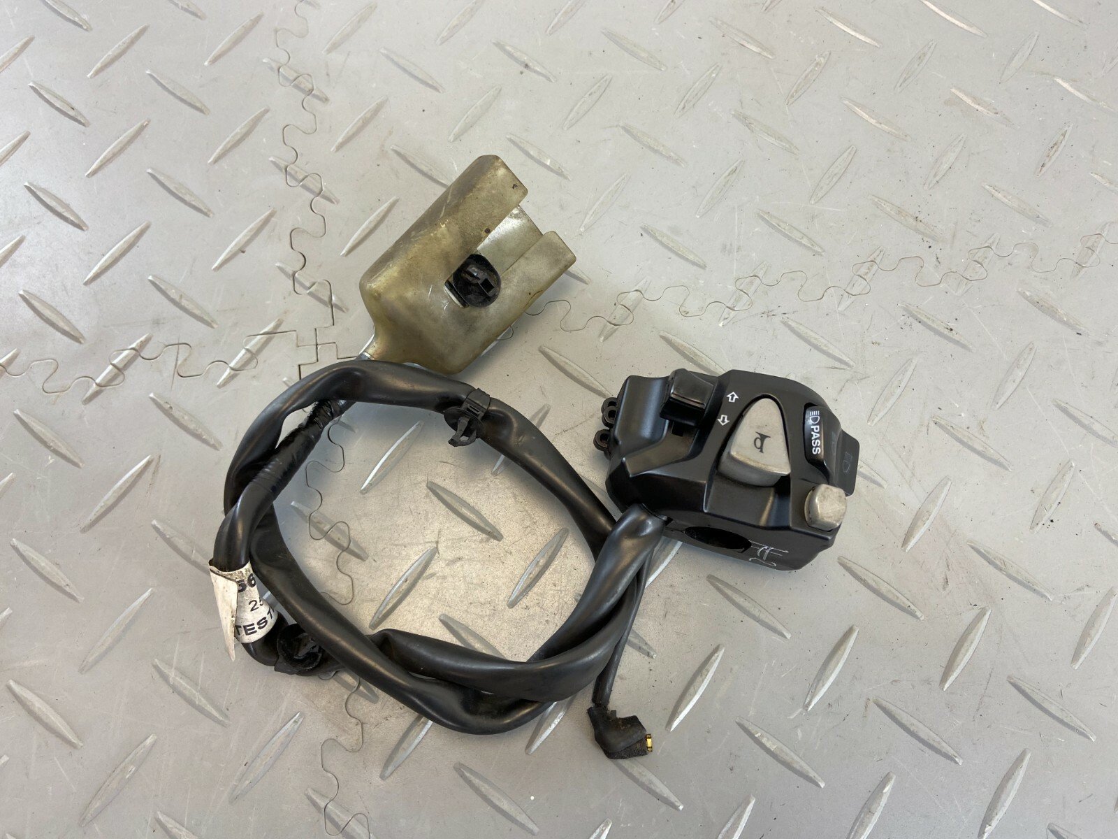 Honda NC750X / NC 750 X 2018 LEFT LH HANDLEBARS SWITCH CONTROL N2 - Image 2