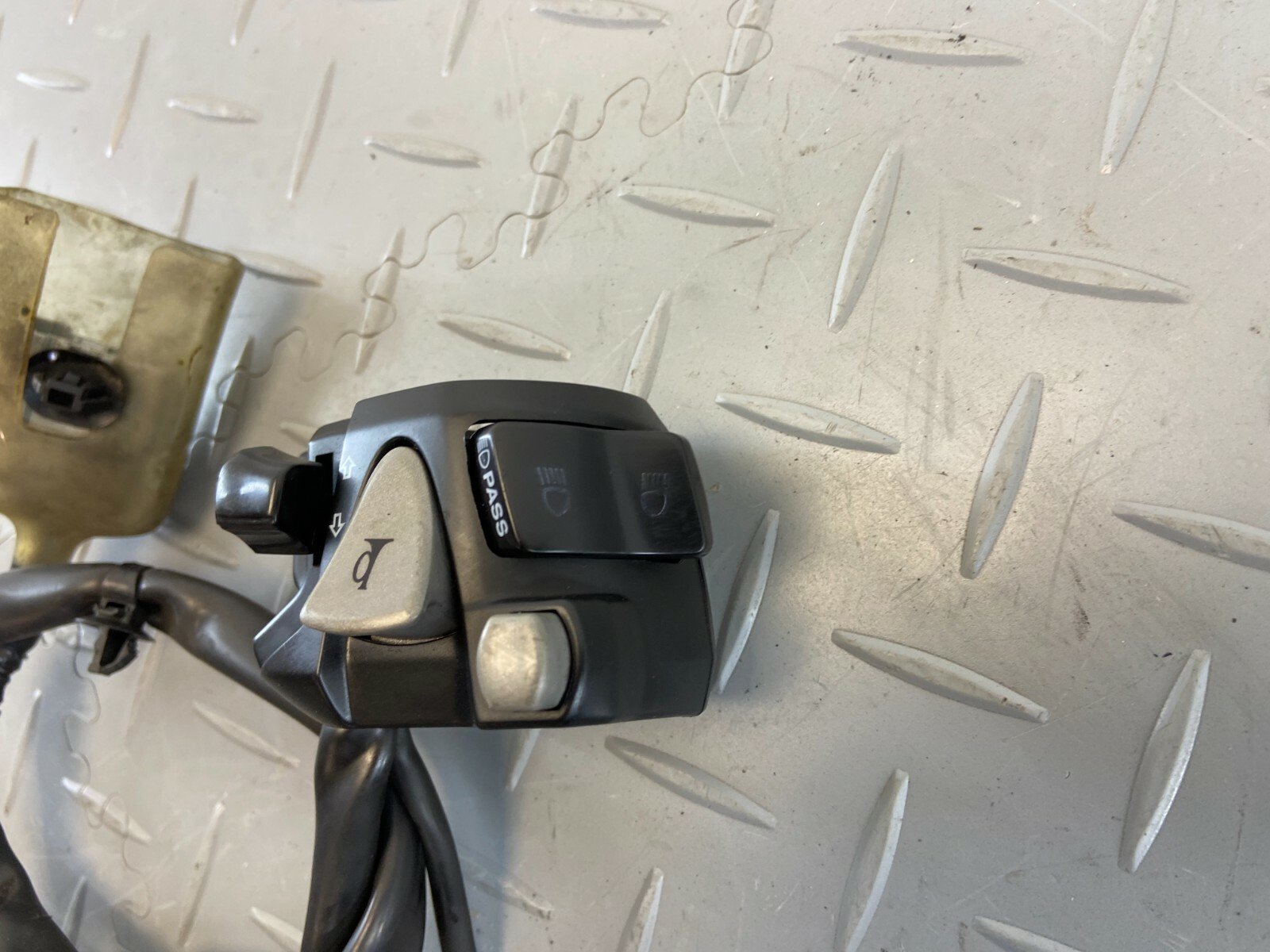 Honda NC750X / NC 750 X 2018 LEFT LH HANDLEBARS SWITCH CONTROL N2 - Image 4