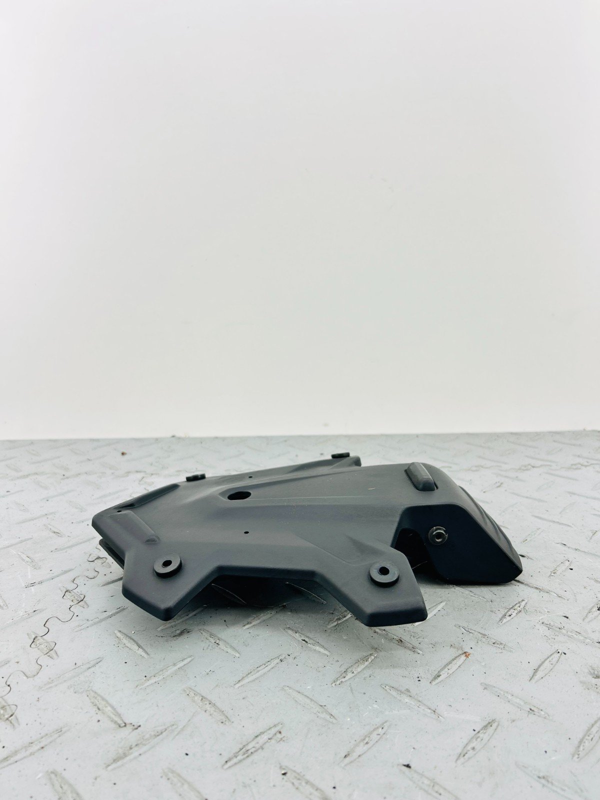 YAMAHA TRACER 9 GT RN70 FRONT WINDSHIELD BRACKET MOUNT STAY - Image 4