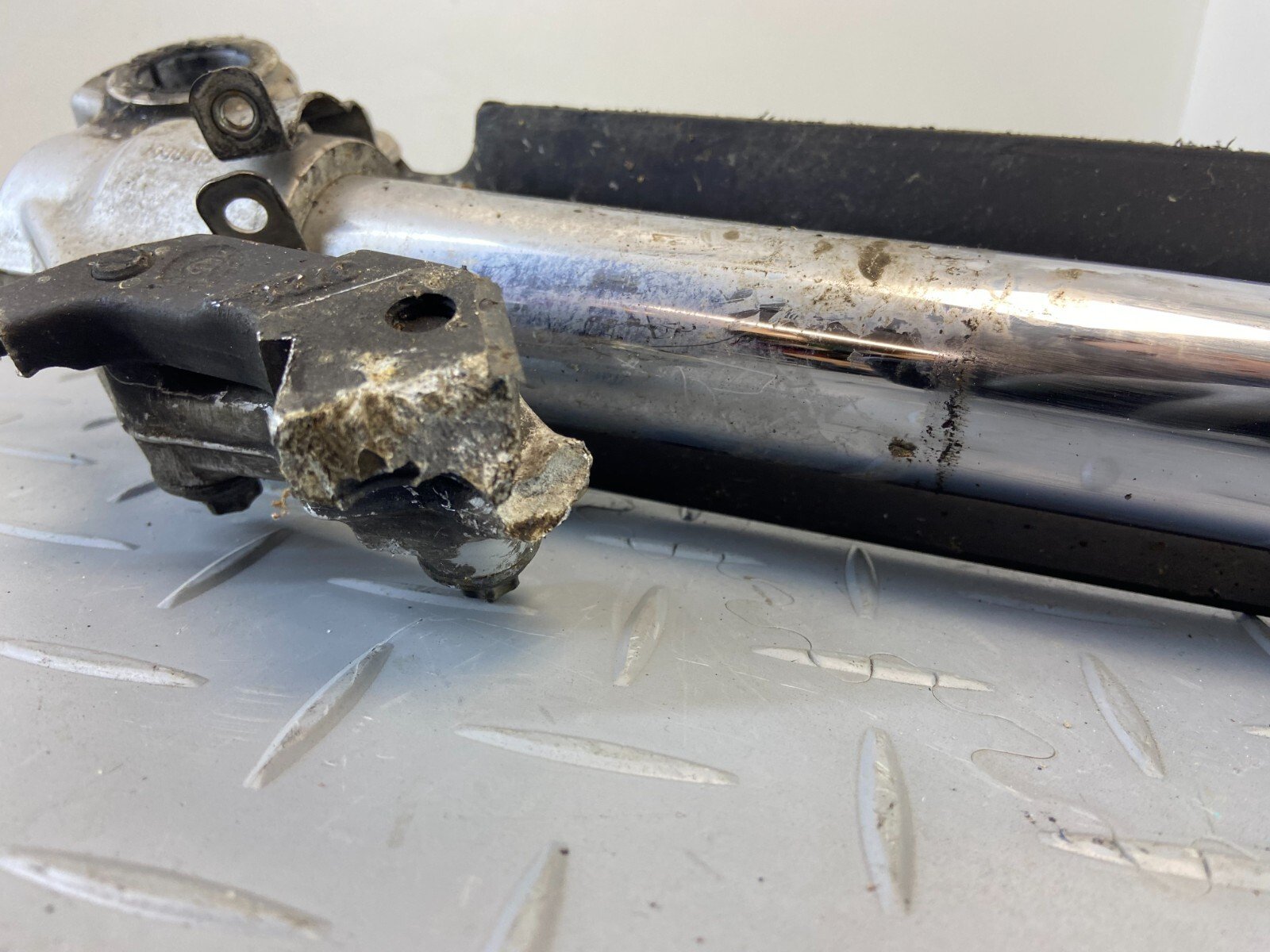 BMW F800GS 2014 RH RIGHT FORK LEG (SPARE OR REPAIR) - Image 9