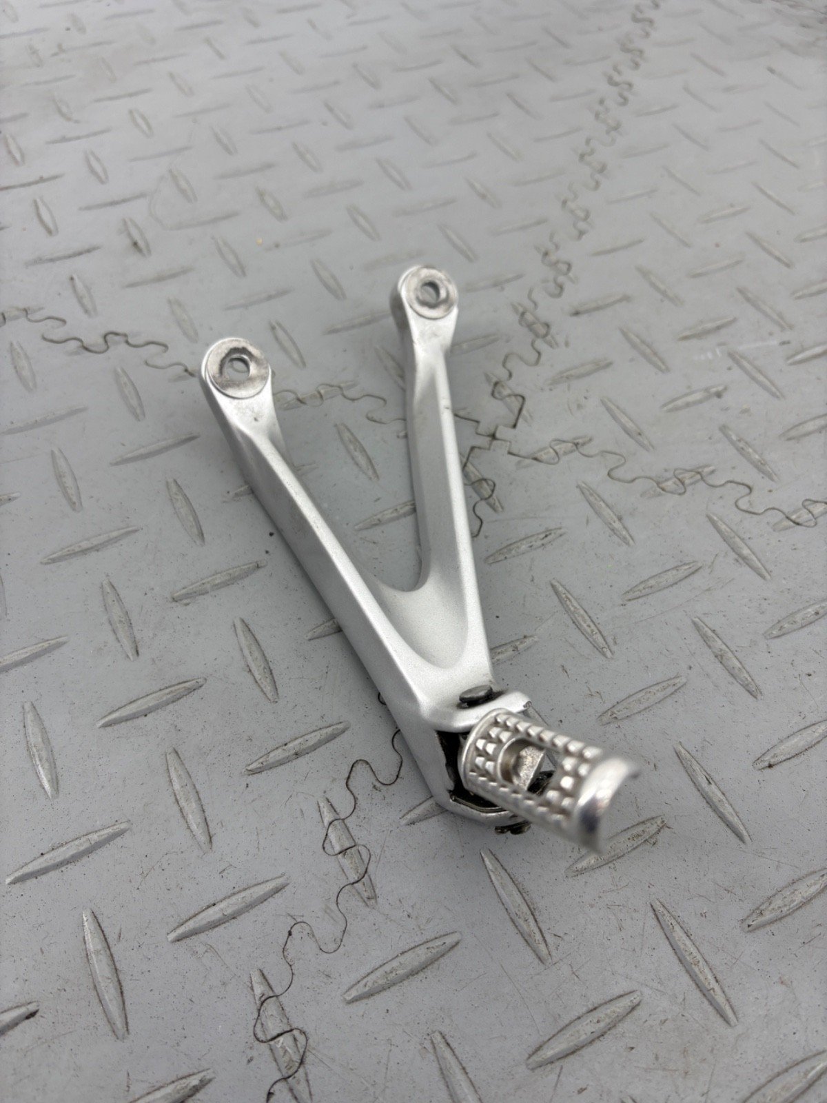 HONDA CBR1000RR 2014 REAR RIGHT PASSENGER FOOT PEG FOOTREST MFLPR - Image 2