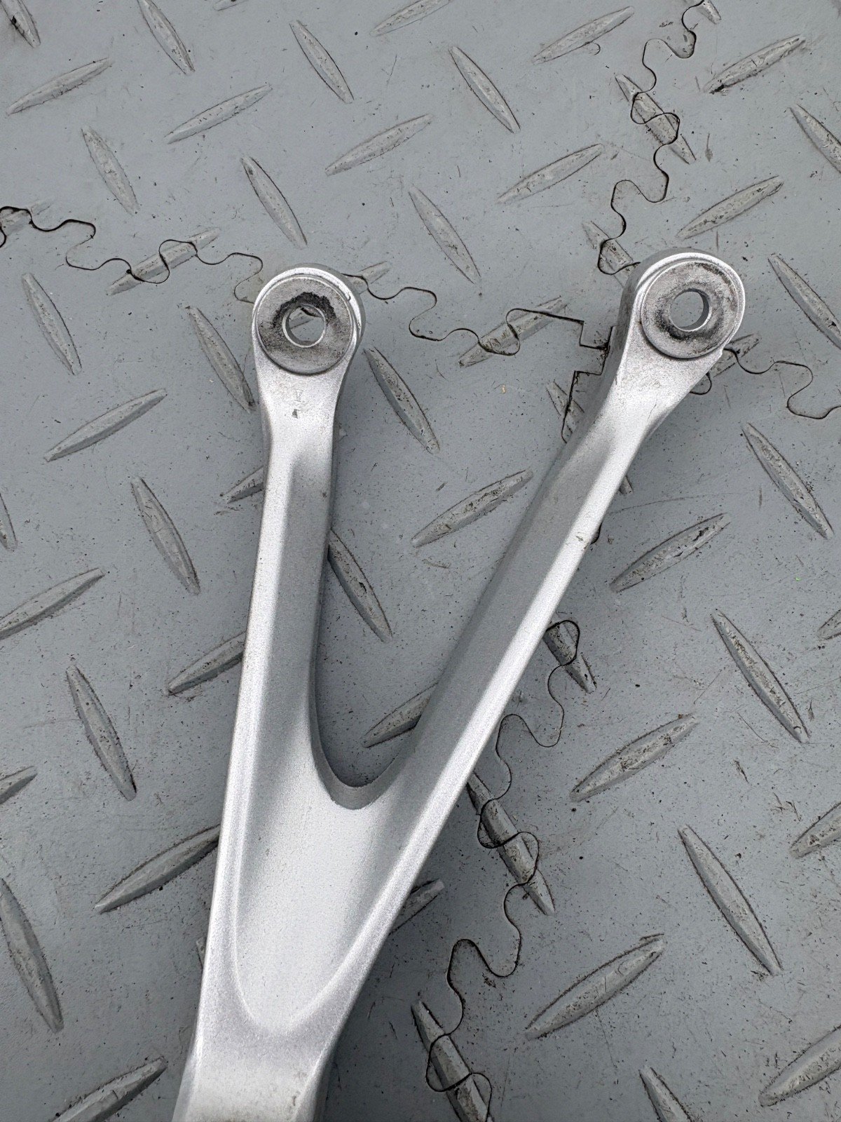 HONDA CBR1000RR 2014 REAR RIGHT PASSENGER FOOT PEG FOOTREST MFLPR - Image 3