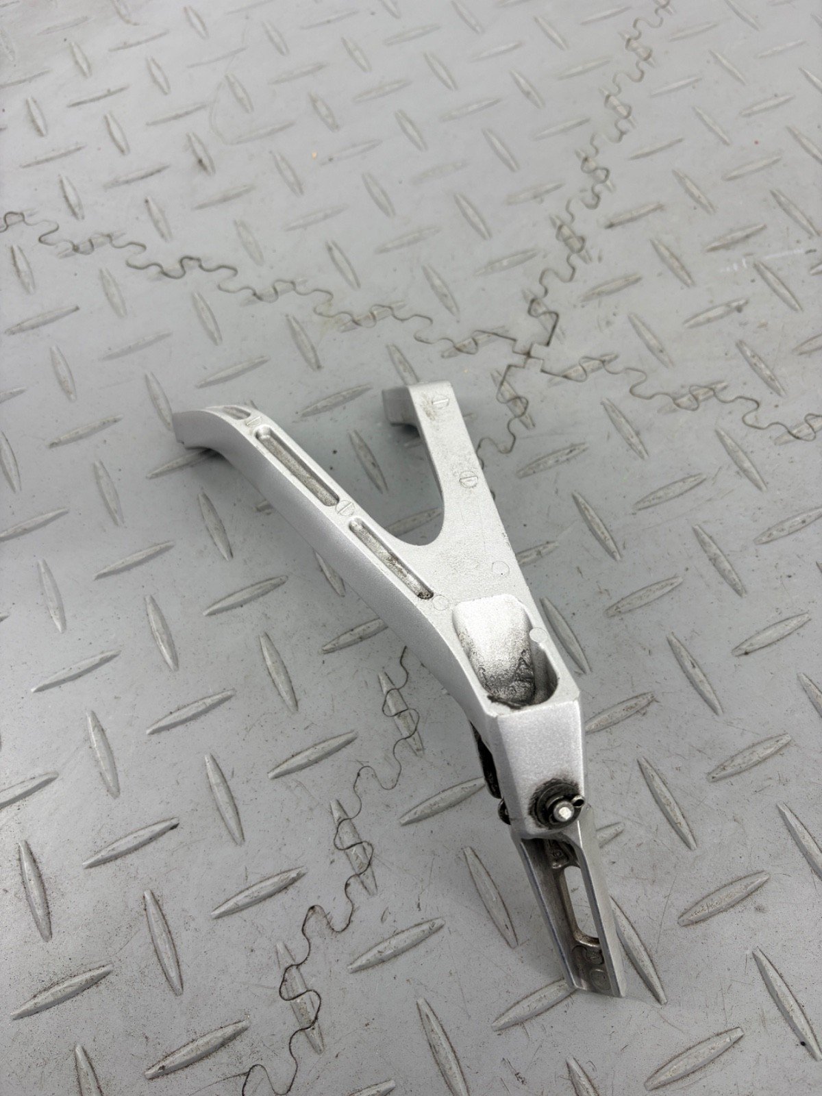 HONDA CBR1000RR 2014 REAR RIGHT PASSENGER FOOT PEG FOOTREST MFLPR - Image 7