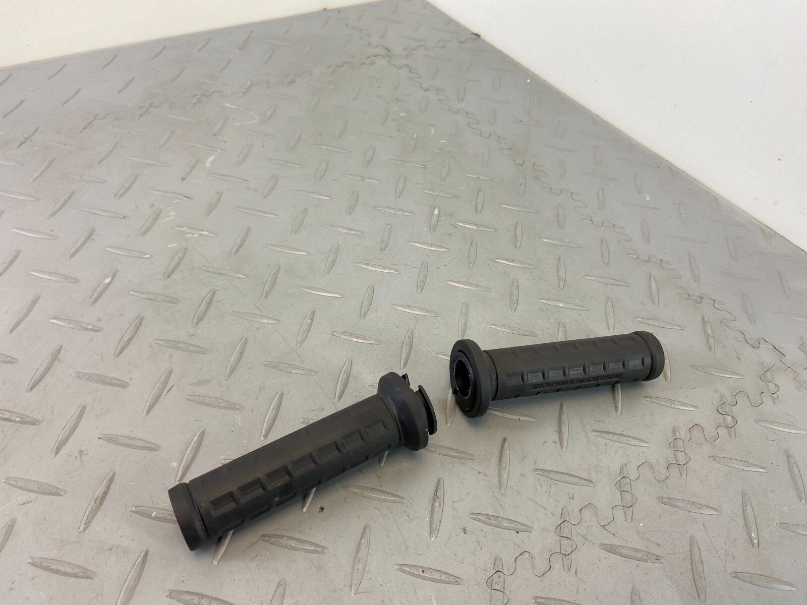 HARLEY DAVIDSON HD PAN AMERICA RA1250 2021 HANDLE GRIPS RIGHT & LEFT - Image 3