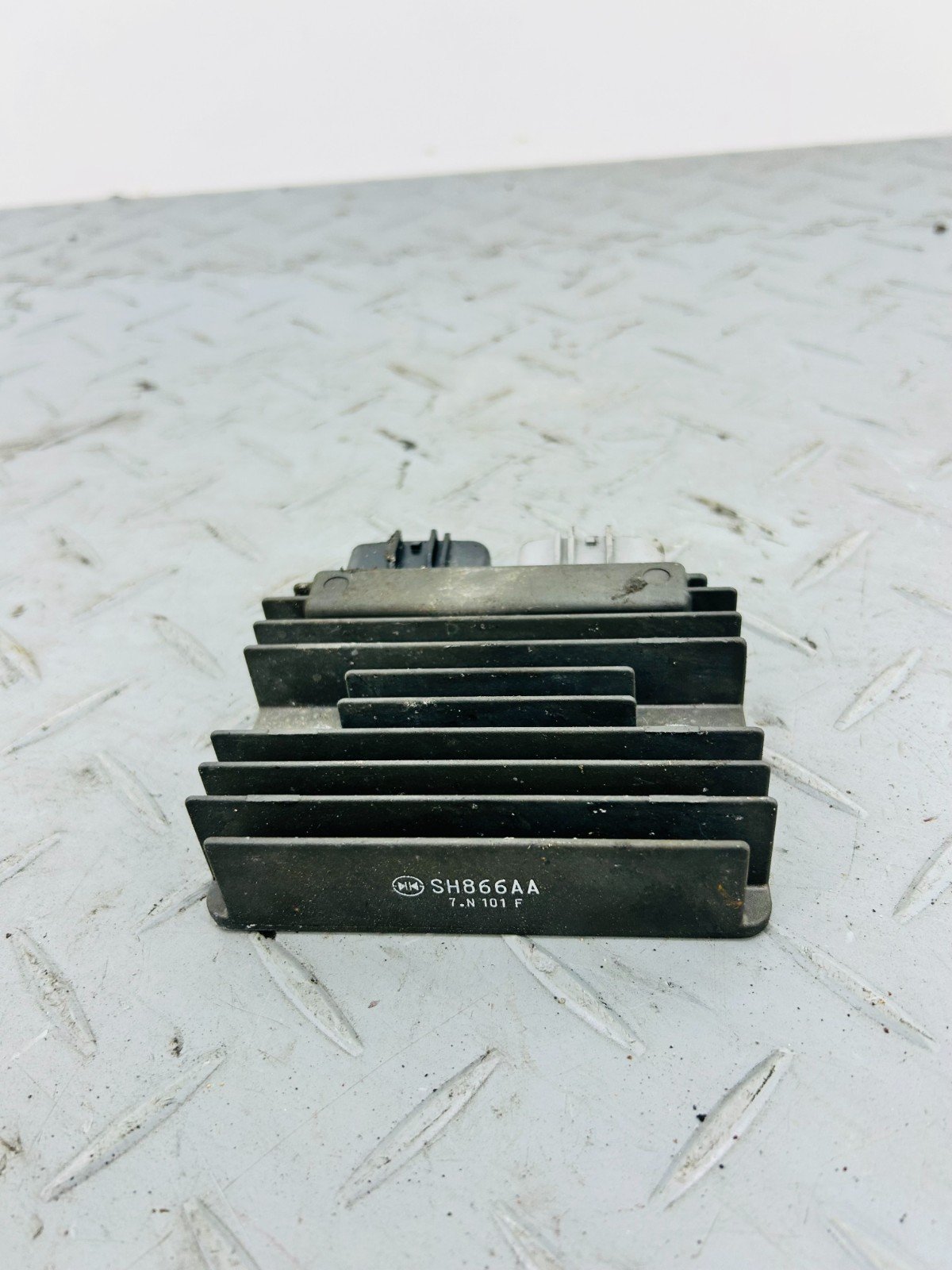 KAWASAKI ZX10R ZX-10R NINJA 2017 VOLTAGE REGULATOR RECTIFIER - Image 2