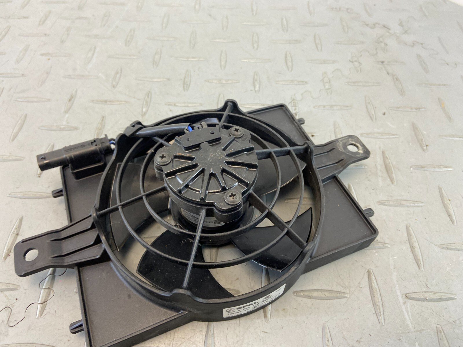 BMW R1250GS R1200GS K50 K51 2017 RADIATOR FAN & HOUSING - Image 4