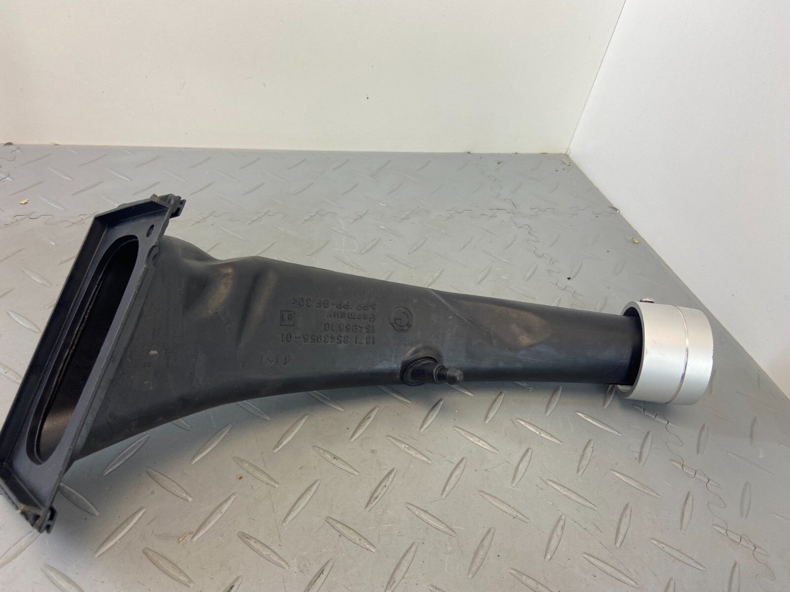 BMW R NINE T R9T SCRAMBLER URBAN PURE AIR INTAKE HOSE PIPE 8543956 - Image 8