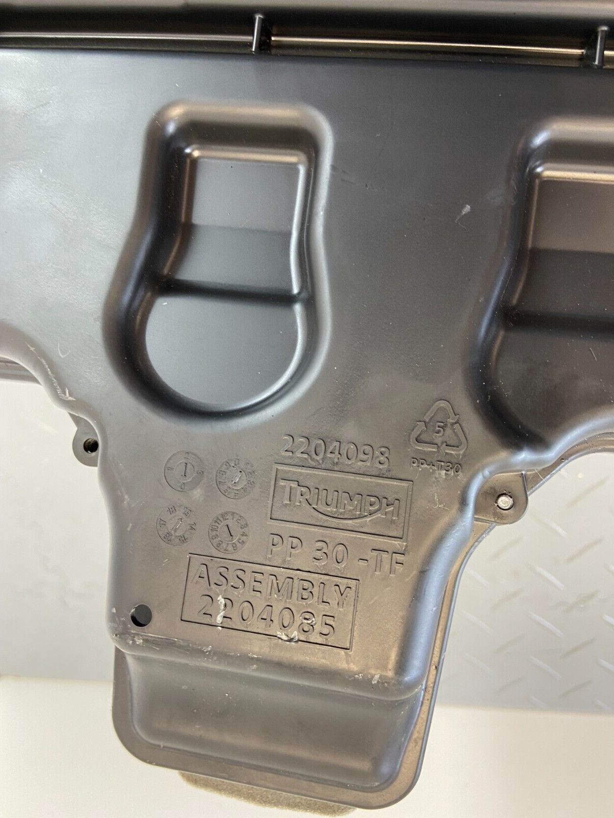 TRIUMPH SPEED TRIPLE 1050 RS 2018 AIR BOX 2204085 (DAMADGED) - Image 9