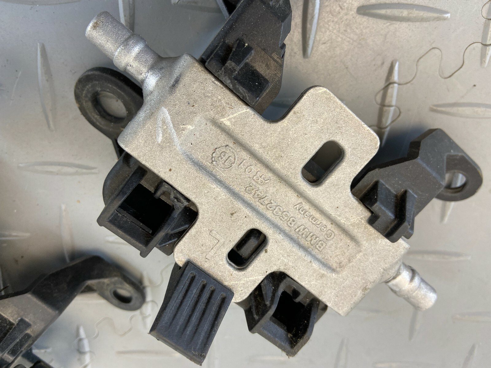 BMW R1200GS LC 2016 K50 K51 SEAT MOUNT HOLDER BRACKET - Image 4