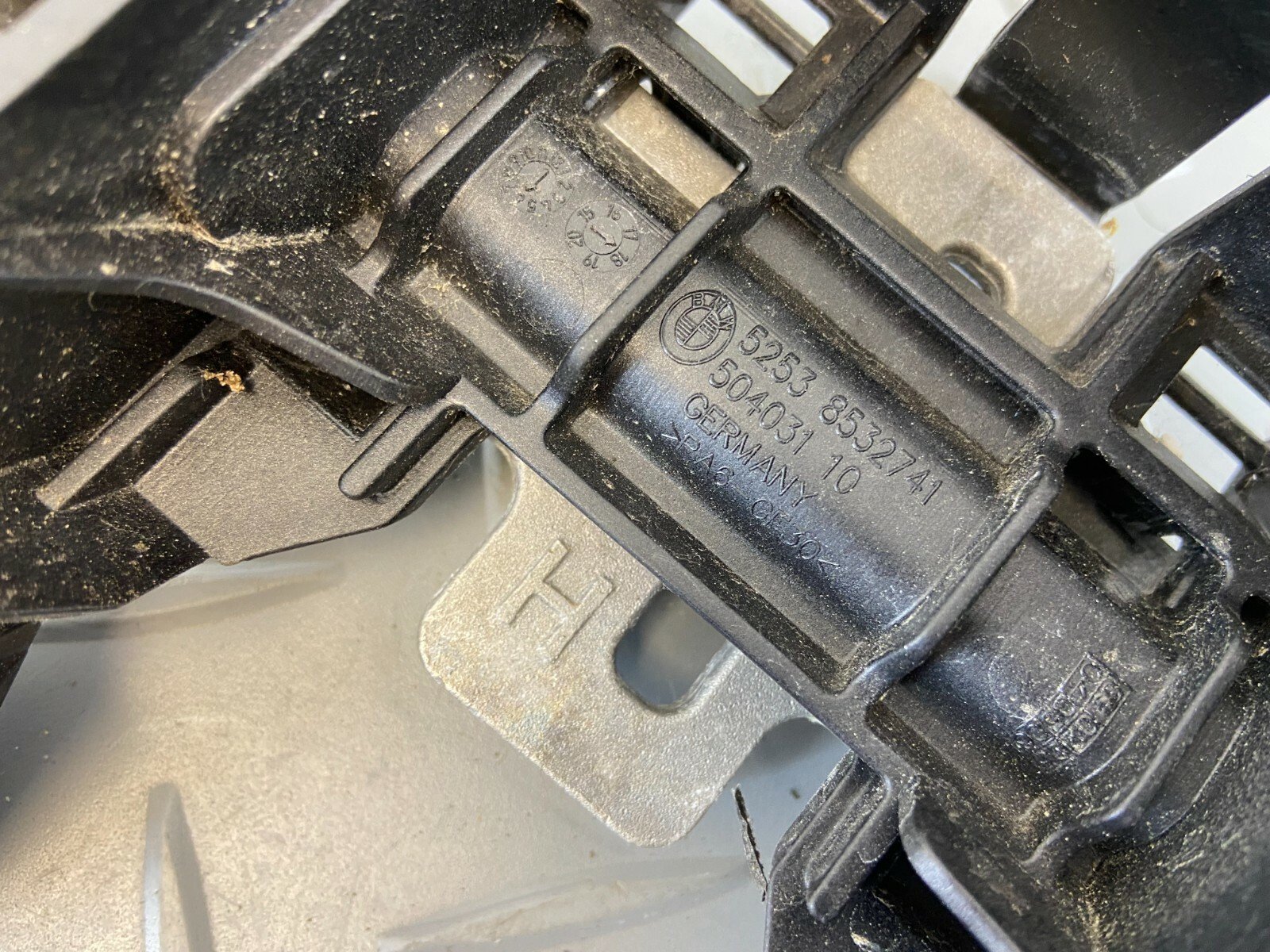 BMW R1200GS LC 2016 K50 K51 SEAT MOUNT HOLDER BRACKET - Image 6