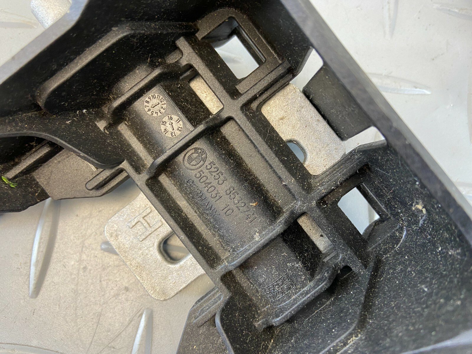 BMW R1200GS LC 2016 K50 K51 SEAT MOUNT HOLDER BRACKET - Image 7