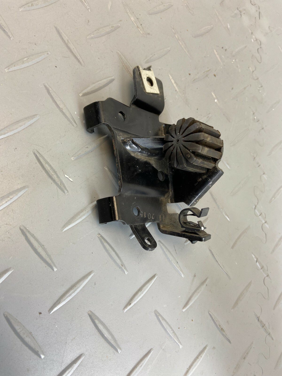 BMW R1200GS LC 2016 K50 K51 FUEL TANK RESERVOR MOUNT HOLDER BRACKET 8534866 - Image 3
