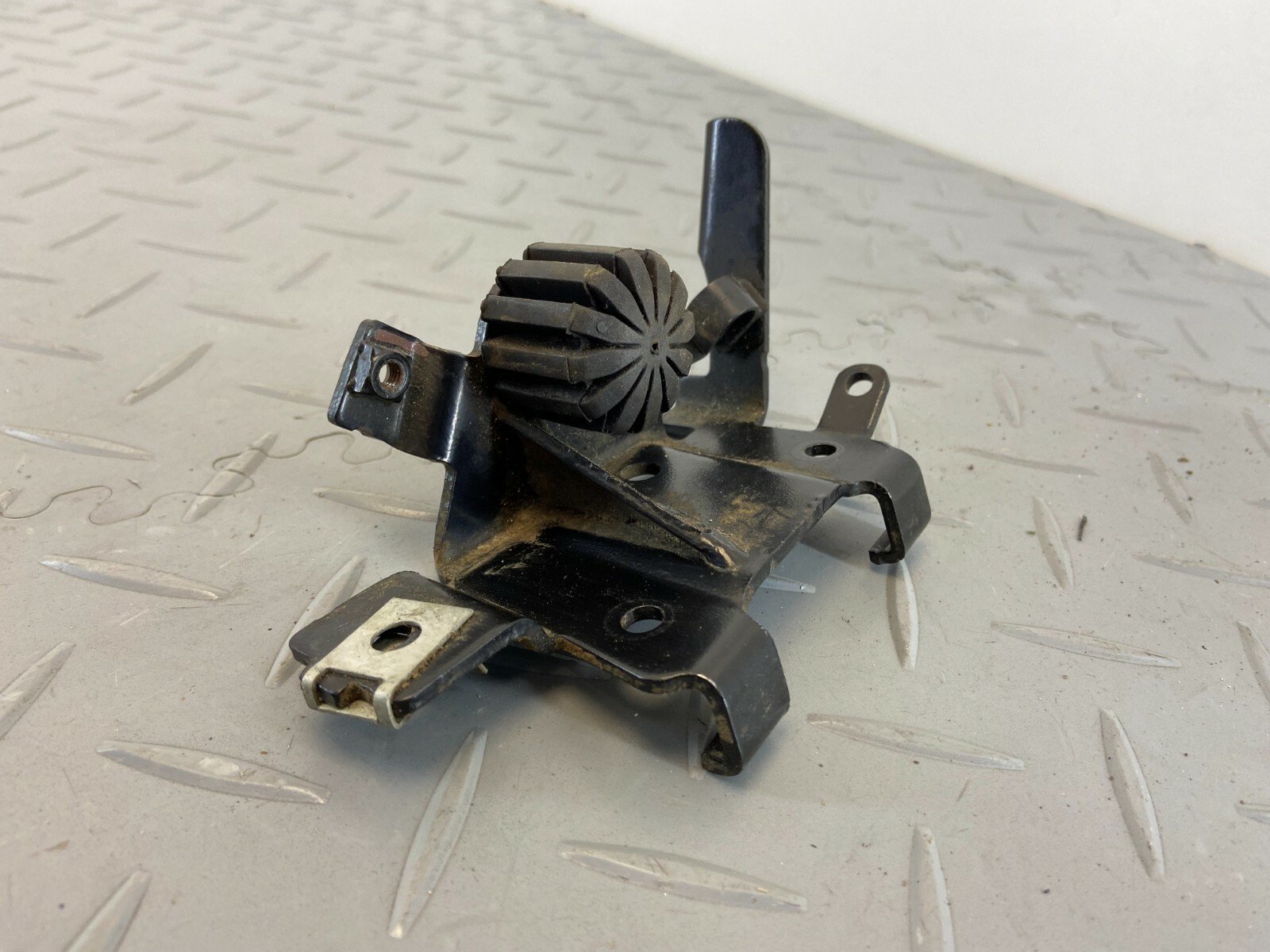 BMW R1200GS LC 2016 K50 K51 FUEL TANK RESERVOR MOUNT HOLDER BRACKET 8529314 - Image 2