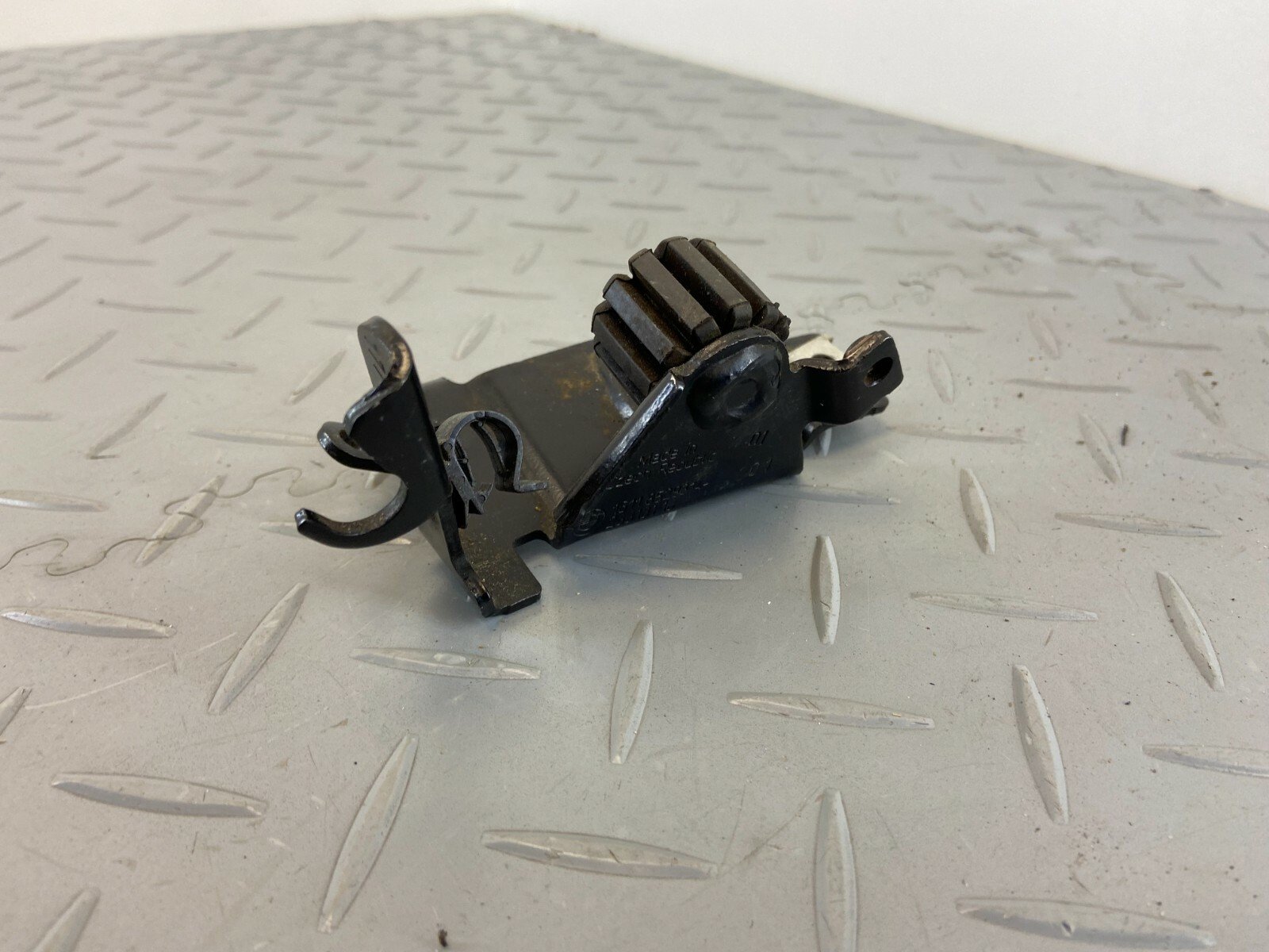 BMW R1200GS LC 2016 K50 K51 FUEL TANK RESERVOR MOUNT HOLDER BRACKET 8529314 - Image 3