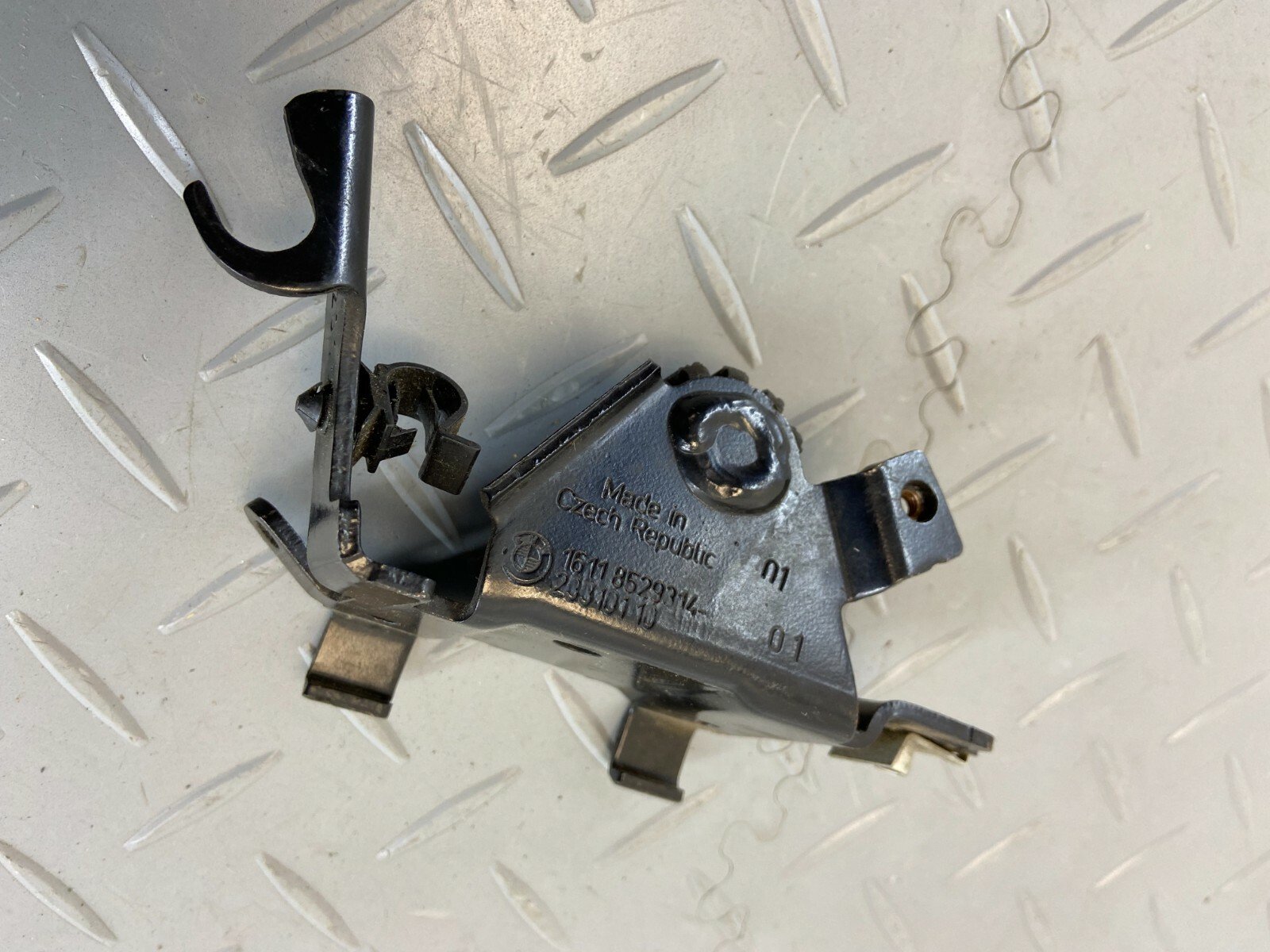 BMW R1200GS LC 2016 K50 K51 FUEL TANK RESERVOR MOUNT HOLDER BRACKET 8529314 - Image 4