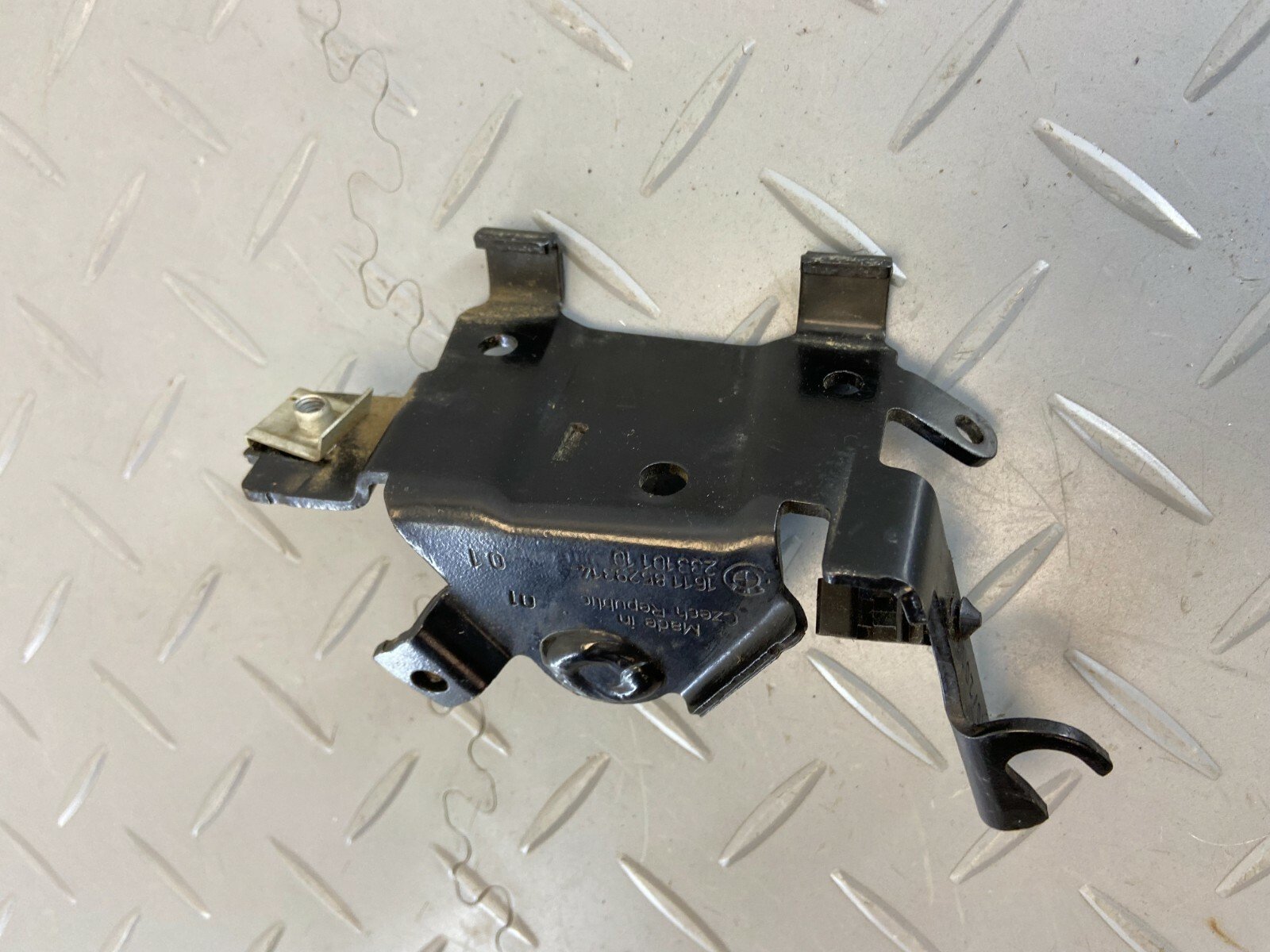 BMW R1200GS LC 2016 K50 K51 FUEL TANK RESERVOR MOUNT HOLDER BRACKET 8529314 - Image 5