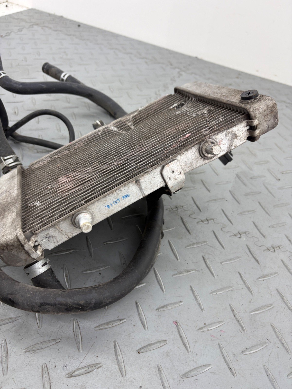 YAMAHA TRICITY 300 2020 WATER COOLING RADIATOR & FAN ASSEMBLY (DAMAGED) - Image 8