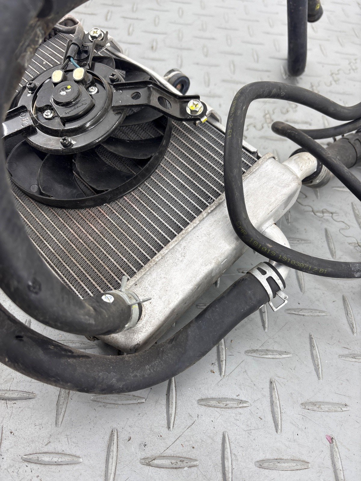 YAMAHA TRICITY 300 2020 WATER COOLING RADIATOR & FAN ASSEMBLY (DAMAGED) - Image 15
