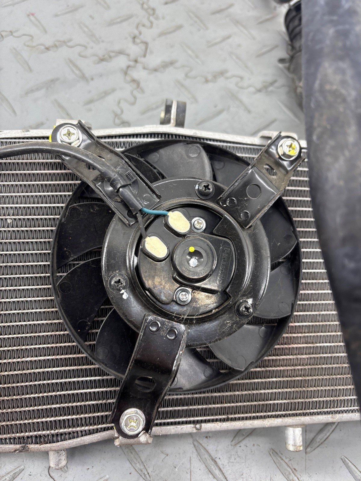 YAMAHA TRICITY 300 2020 WATER COOLING RADIATOR & FAN ASSEMBLY (DAMAGED) - Image 16