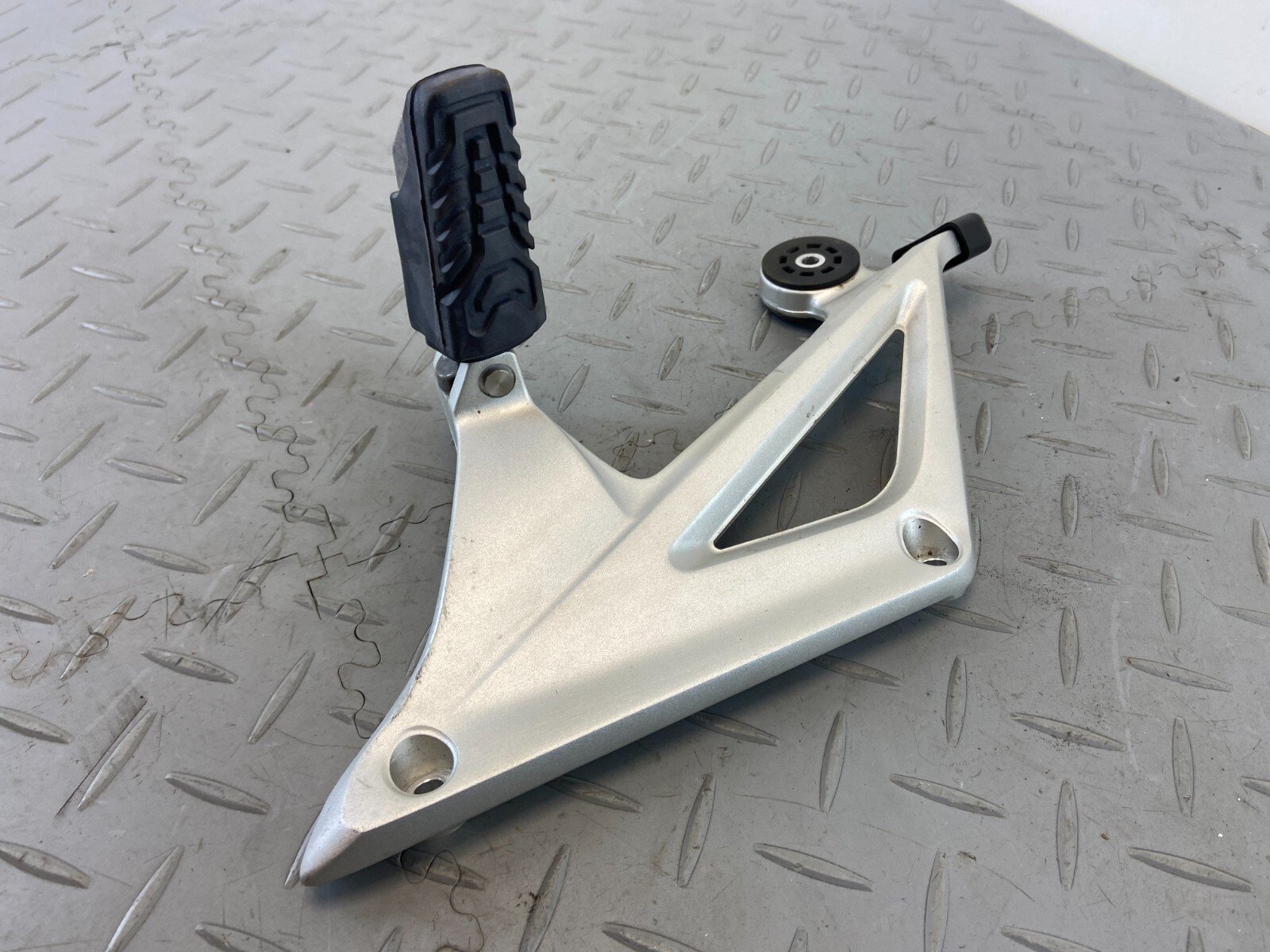 BMW R1250RT K52 2022 RIGHT SIDE RH REAR PASSENGER FOOTREST - Image 5